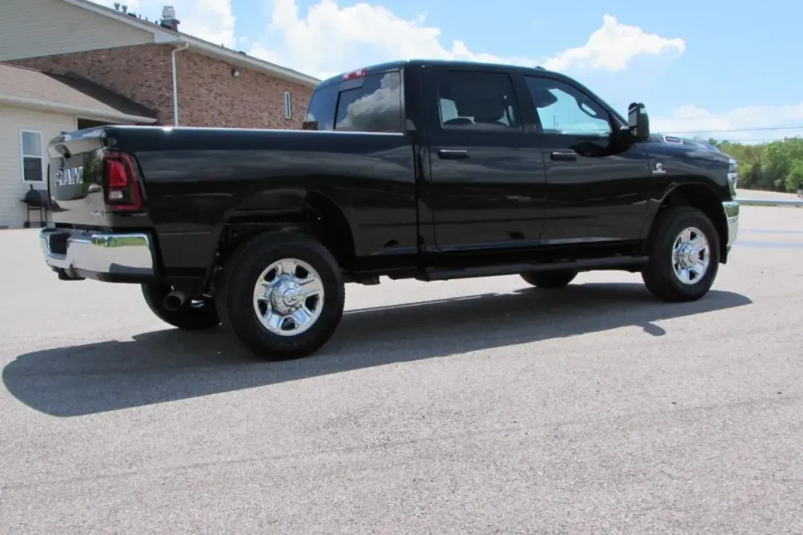 2025 /Diesel Gray/Black Cloth Ram 2500 Tradesman (3C63R5CL9SG) with an Other engine, located at 12830 Highway 21, De Soto, MO, 63020, (636) 337-7777, 38.153099, -90.573624 - Unlock a world of adventure with the 2025 Ram 2500 Tradesman, available now at Pettus CDJR DeSoto! Whether you're navigating the bustling streets of De Soto or tackling rugged terrain, this powerful truck is built for both work and play. With its impressive capabilities and comfortable features, it' - Photo#6