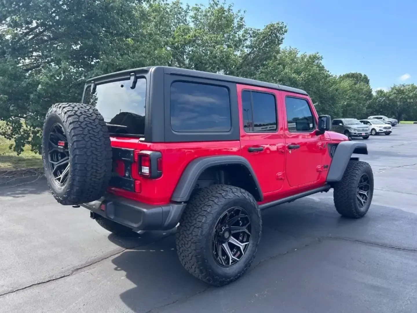 2024 /Black Leather Jeep Wrangler Willys (1C4PJXDN7RW) with an 2.0L engine, 6M transmission, located at 970 Woodlawn Dr., Farmington, MO, 63640, (573) 431-7800, 37.825642, -90.468674 - **Adventure Awaits: Experience the 2024 Jeep Wrangler Willys at Pettus CDJR Farmington!** <br /> <br /> If you're on the hunt for your next adventure vehicle that combines rugged capability with everyday comfort, look no further than the 2024 Jeep Wrangler Willys. Perfect for weekend getaways or dai - Photo#3