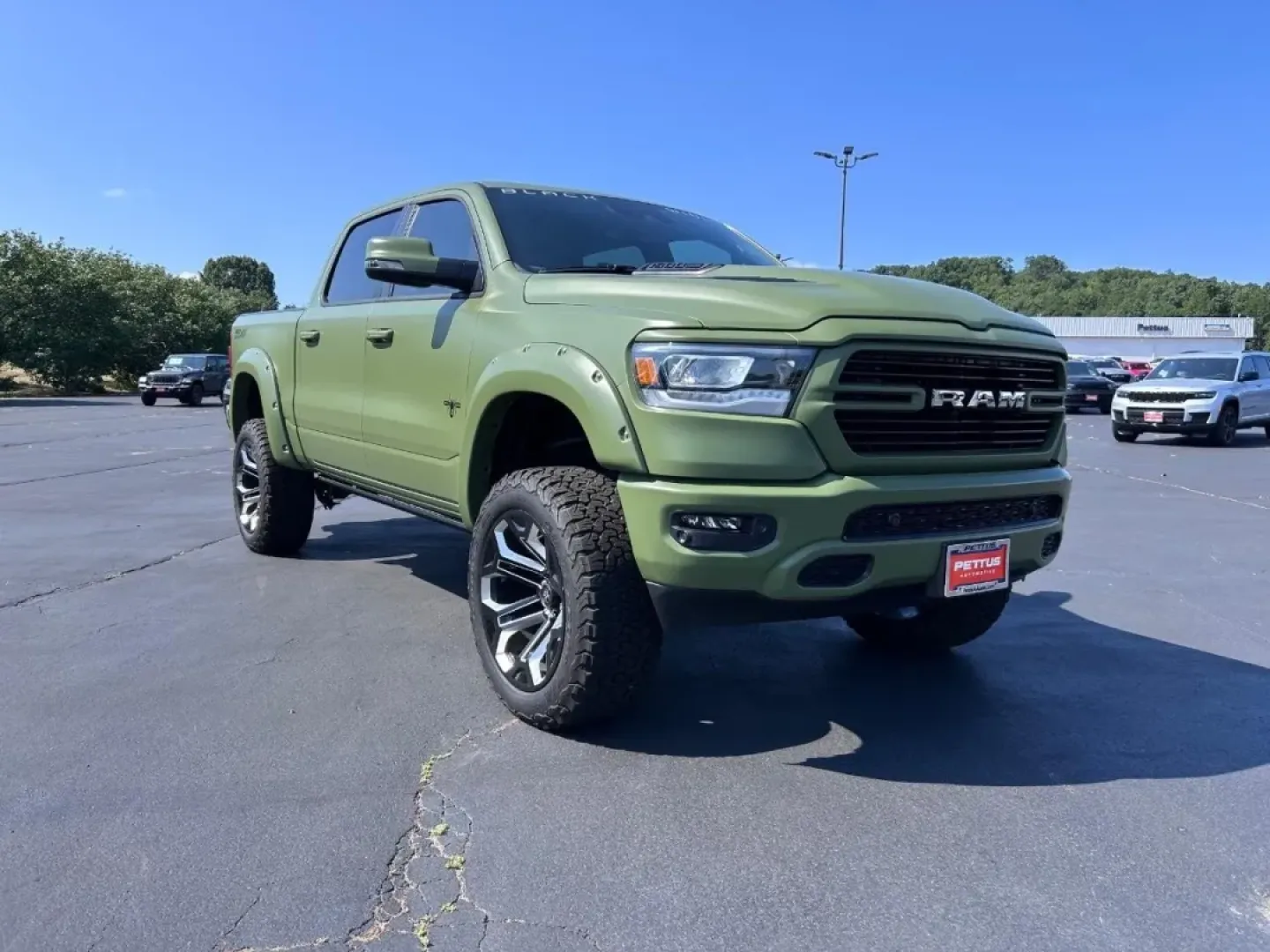 2024 /Black Cloth Ram 1500 Laramie (1C6SRFJT9RN) with an 5.7L engine, located at 970 Woodlawn Dr., Farmington, MO, 63640, (573) 431-7800, 37.825642, -90.468674 - Are you searching for the perfect truck that combines rugged capability with refined comfort? Look no further than this stunning 2024 Ram 1500 Laramie, now available at Pettus CDJR Farmington! This exceptional pickup is ideal for weekend adventures, daily commutes, or tackling any job you throw at i - Photo#0
