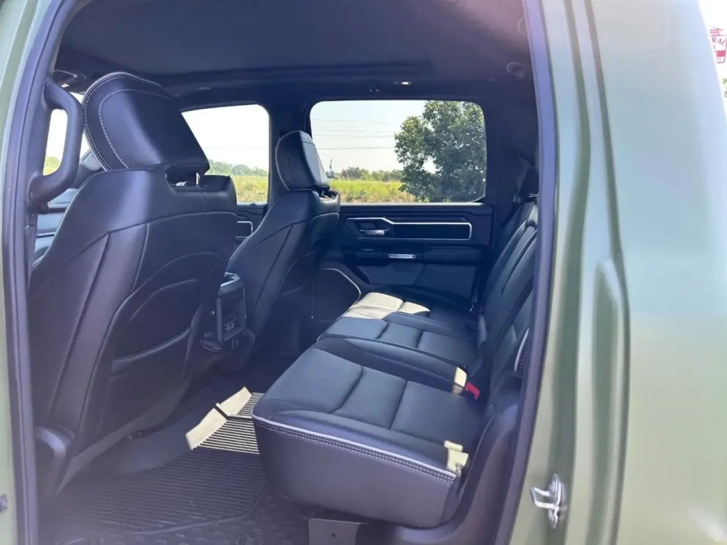 2024 /Black Cloth Ram 1500 Laramie (1C6SRFJT9RN) with an 5.7L engine, located at 970 Woodlawn Dr., Farmington, MO, 63640, (573) 431-7800, 37.825642, -90.468674 - Are you searching for the perfect truck that combines rugged capability with refined comfort? Look no further than this stunning 2024 Ram 1500 Laramie, now available at Pettus CDJR Farmington! This exceptional pickup is ideal for weekend adventures, daily commutes, or tackling any job you throw at i - Photo#8