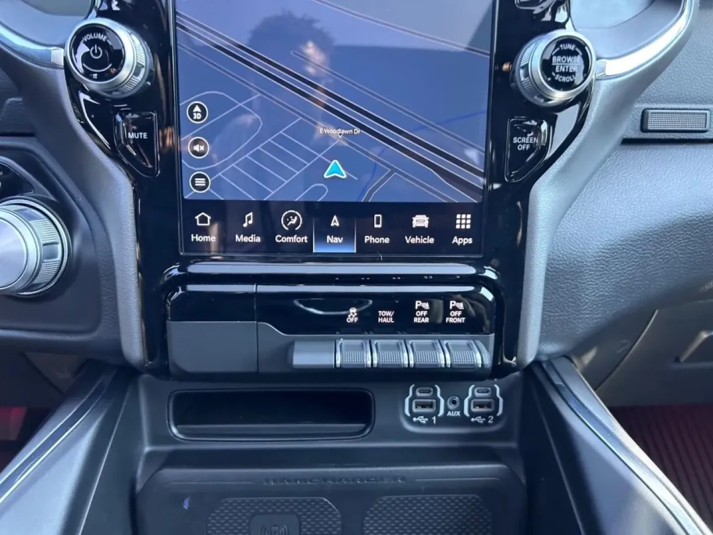 2024 /Black Cloth Ram 1500 Laramie (1C6SRFJT9RN) with an 5.7L engine, located at 970 Woodlawn Dr., Farmington, MO, 63640, (573) 431-7800, 37.825642, -90.468674 - Are you searching for the perfect truck that combines rugged capability with refined comfort? Look no further than this stunning 2024 Ram 1500 Laramie, now available at Pettus CDJR Farmington! This exceptional pickup is ideal for weekend adventures, daily commutes, or tackling any job you throw at i - Photo#17