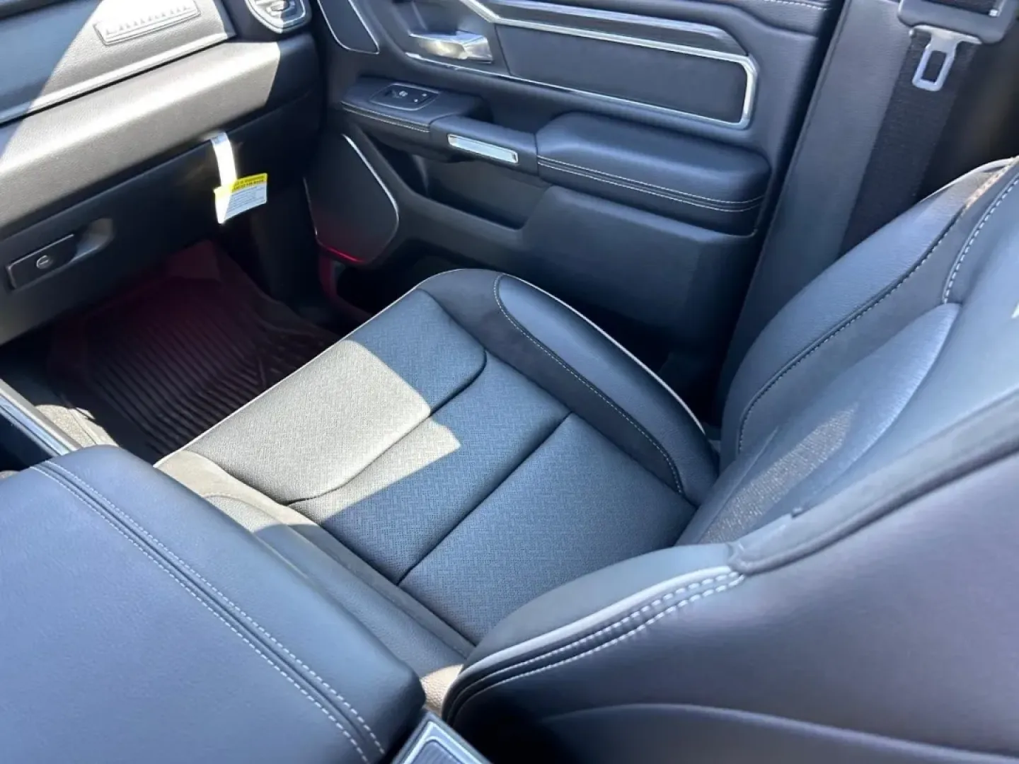 2024 /Black Cloth Ram 1500 Laramie (1C6SRFJT9RN) with an 5.7L engine, located at 970 Woodlawn Dr., Farmington, MO, 63640, (573) 431-7800, 37.825642, -90.468674 - Are you searching for the perfect truck that combines rugged capability with refined comfort? Look no further than this stunning 2024 Ram 1500 Laramie, now available at Pettus CDJR Farmington! This exceptional pickup is ideal for weekend adventures, daily commutes, or tackling any job you throw at i - Photo#19