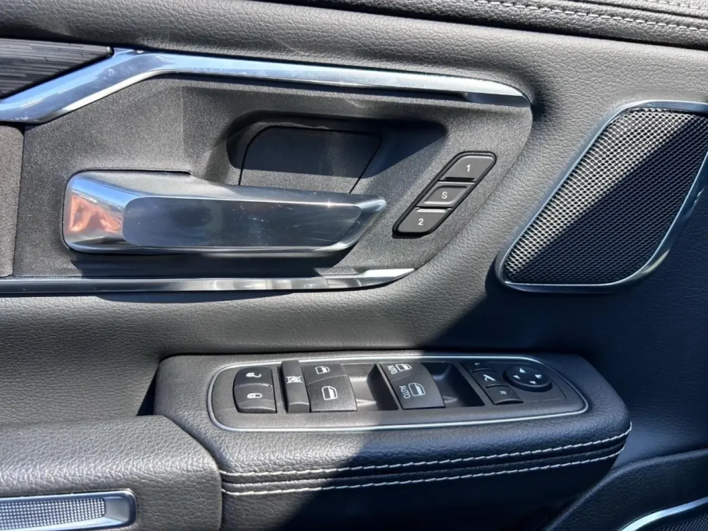 2024 /Black Cloth Ram 1500 Laramie (1C6SRFJT9RN) with an 5.7L engine, located at 970 Woodlawn Dr., Farmington, MO, 63640, (573) 431-7800, 37.825642, -90.468674 - Are you searching for the perfect truck that combines rugged capability with refined comfort? Look no further than this stunning 2024 Ram 1500 Laramie, now available at Pettus CDJR Farmington! This exceptional pickup is ideal for weekend adventures, daily commutes, or tackling any job you throw at i - Photo#20