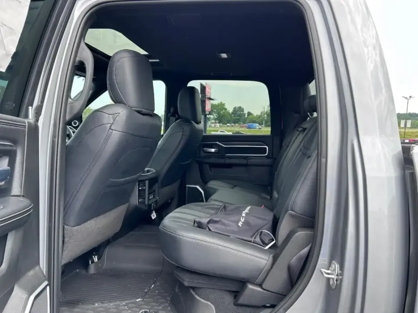 2024 /Black Leather Ram 2500 Laramie (3C6UR5FL2RG) with an Straight 6 Turbocharged Diesel engine, 6A transmission, located at 970 Woodlawn Dr., Farmington, MO, 63640, (573) 431-7800, 37.825642, -90.468674 - **Discover Your Next Adventure with the 2024 Ram 2500 Laramie at Pettus CDJR Farmington!**<br /> <br /> Are you ready to elevate your daily drives or weekend getaways? The 2024 Ram 2500 Laramie is not just a truck; it's your new partner for adventure. Whether you're tackling rugged terrains, hauling - Photo#8