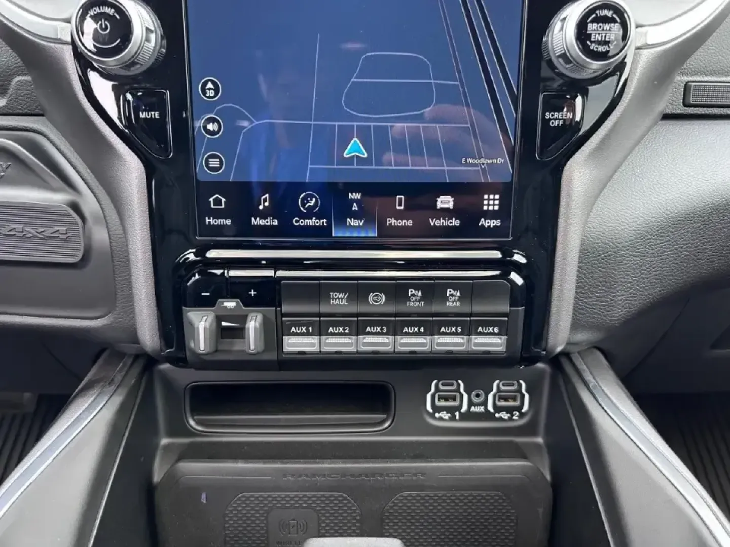 2024 /Black Leather Ram 2500 Laramie (3C6UR5FL2RG) with an Straight 6 Turbocharged Diesel engine, 6A transmission, located at 970 Woodlawn Dr., Farmington, MO, 63640, (573) 431-7800, 37.825642, -90.468674 - **Discover Your Next Adventure with the 2024 Ram 2500 Laramie at Pettus CDJR Farmington!**<br /> <br /> Are you ready to elevate your daily drives or weekend getaways? The 2024 Ram 2500 Laramie is not just a truck; it's your new partner for adventure. Whether you're tackling rugged terrains, hauling - Photo#17