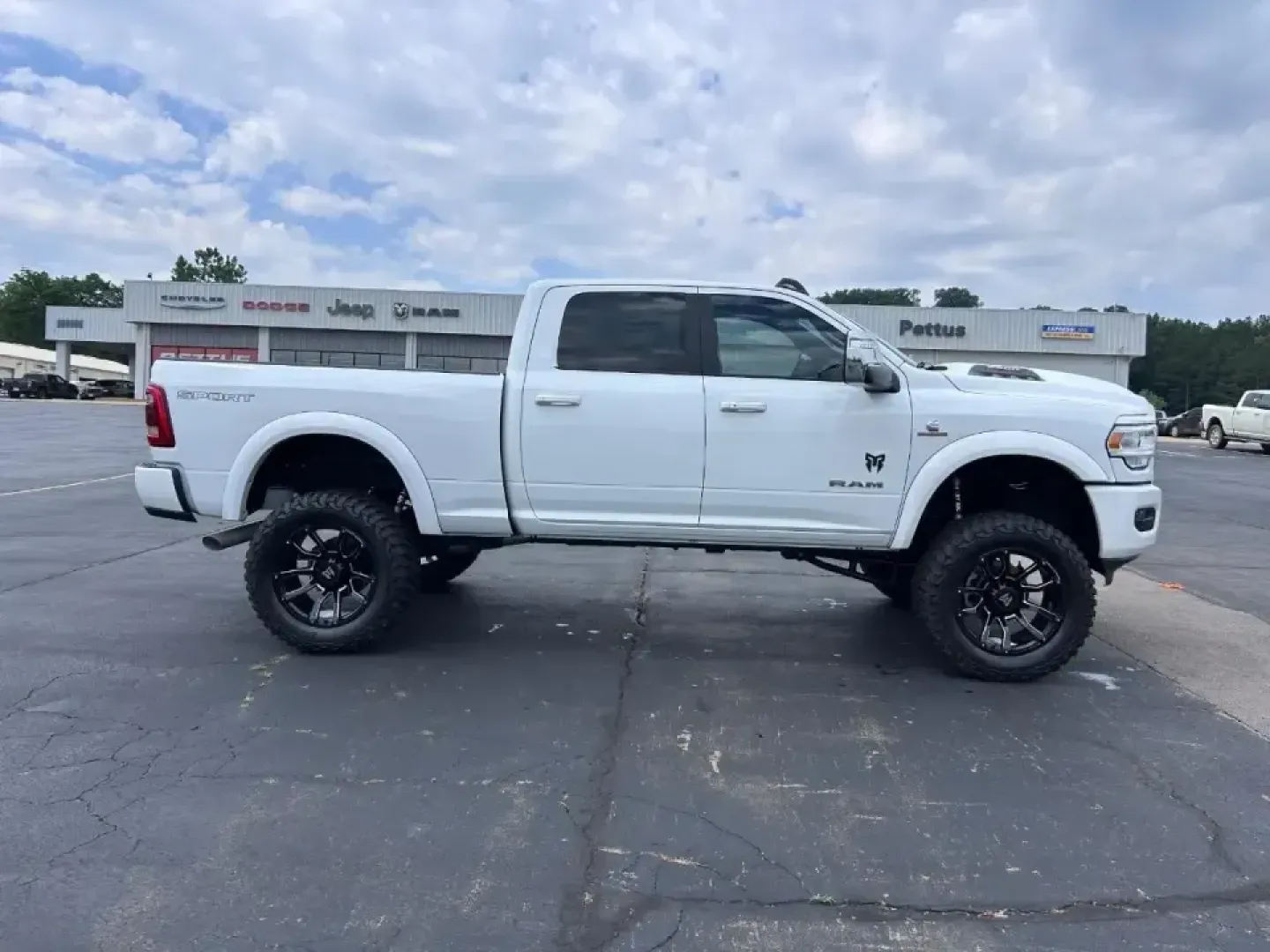 2024 /Black Leather Ram 2500 Laramie (3C6UR5FL2RG) with an Straight 6 Turbocharged Diesel engine, 6A transmission, located at 970 Woodlawn Dr., Farmington, MO, 63640, (573) 431-7800, 37.825642, -90.468674 - **Unleash Your Adventurous Spirit with the 2024 Ram 2500 Laramie at Pettus CDJR Farmington!**<br /> <br /> Ready to take your journey to new heights? Discover the perfect blend of rugged capability and luxurious comfort with the 2024 Ram 2500 Laramie. Ideal for weekend adventures, family road trips, - Photo#1