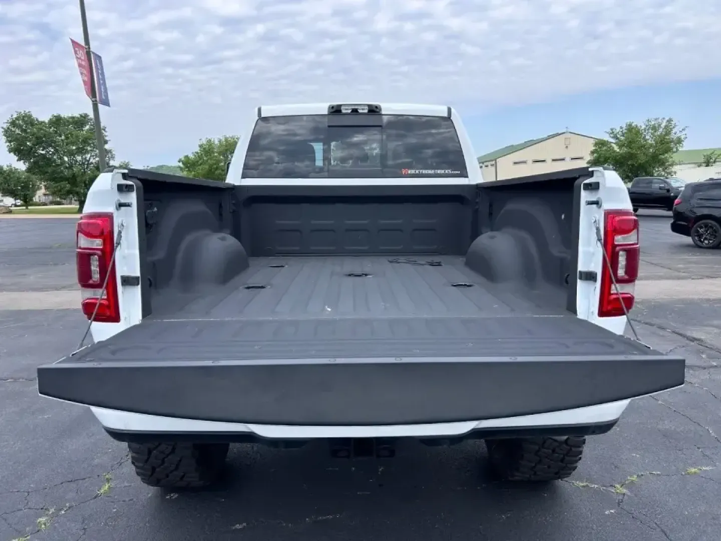 2024 /Black Leather Ram 2500 Laramie (3C6UR5FL2RG) with an Straight 6 Turbocharged Diesel engine, 6A transmission, located at 970 Woodlawn Dr., Farmington, MO, 63640, (573) 431-7800, 37.825642, -90.468674 - **Unleash Your Adventurous Spirit with the 2024 Ram 2500 Laramie at Pettus CDJR Farmington!**<br /> <br /> Ready to take your journey to new heights? Discover the perfect blend of rugged capability and luxurious comfort with the 2024 Ram 2500 Laramie. Ideal for weekend adventures, family road trips, - Photo#4