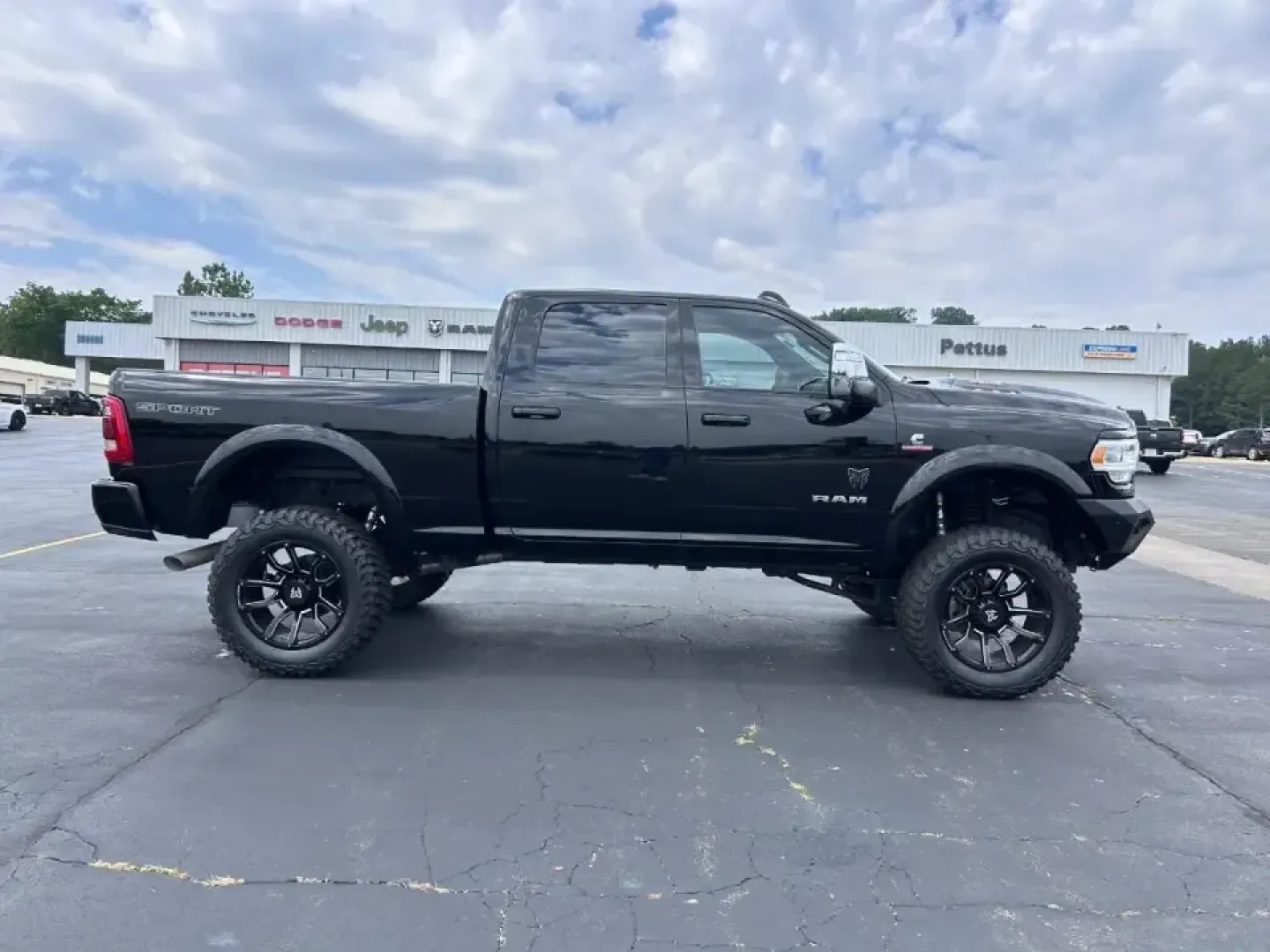 2024 /Black Leather Ram 2500 Laramie (3C6UR5FL3RG) with an Straight 6 Turbocharged Diesel engine, 6A transmission, located at 970 Woodlawn Dr., Farmington, MO, 63640, (573) 431-7800, 37.825642, -90.468674 - **Elevate Your Adventures in the 2024 Ram 2500 Laramie - Perfect for Work and Play!**<br /> <br /> Are you in search of a dependable truck that can effortlessly handle both work duties and weekend escapades? Look no further than the stunning 2024 Ram 2500 Laramie, available now at Pettus CDJR Farmin - Photo#5