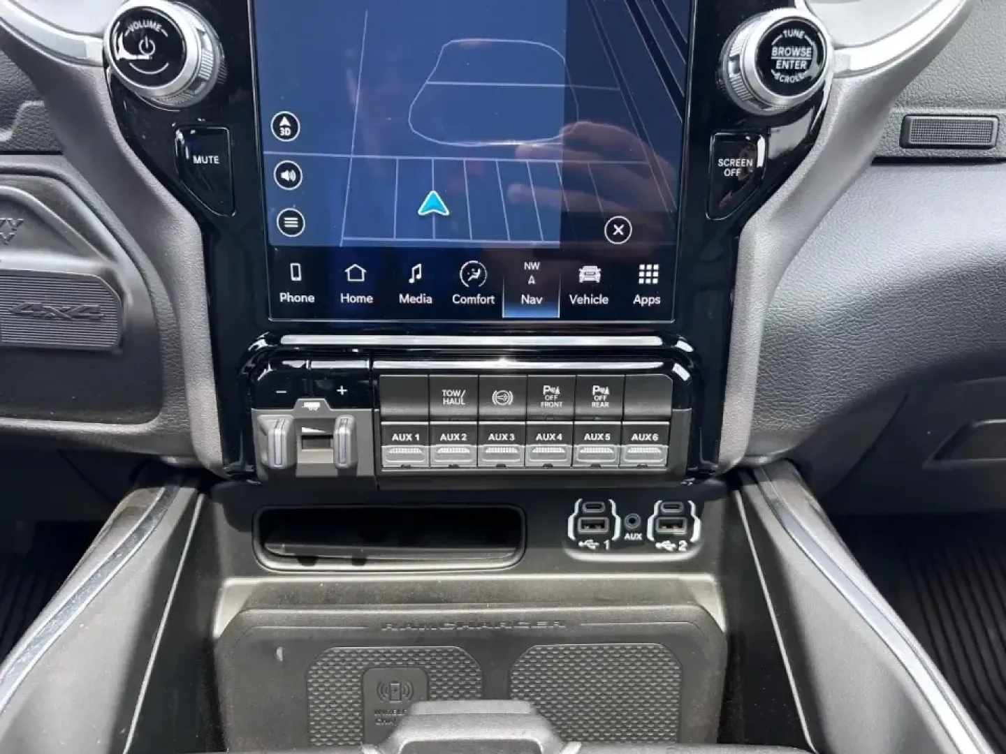 2024 /Black Leather Ram 2500 Laramie (3C6UR5FL3RG) with an Straight 6 Turbocharged Diesel engine, 6A transmission, located at 970 Woodlawn Dr., Farmington, MO, 63640, (573) 431-7800, 37.825642, -90.468674 - **Elevate Your Adventures in the 2024 Ram 2500 Laramie - Perfect for Work and Play!**<br /> <br /> Are you in search of a dependable truck that can effortlessly handle both work duties and weekend escapades? Look no further than the stunning 2024 Ram 2500 Laramie, available now at Pettus CDJR Farmin - Photo#21