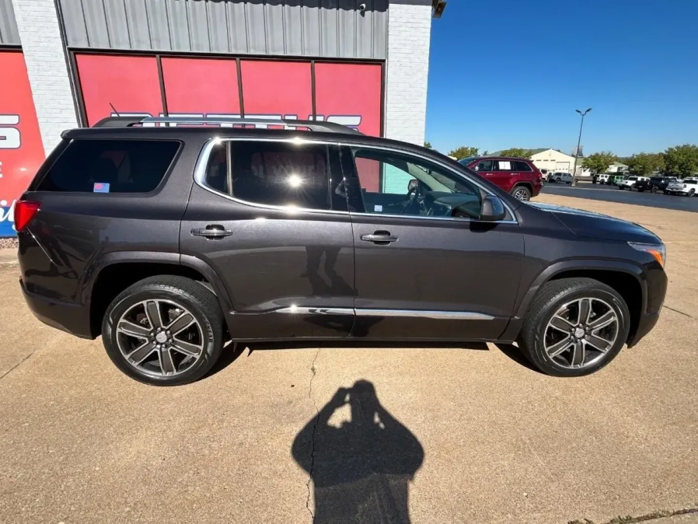 2017 /Cocoa/ Shale Leather GMC Acadia Denali (1GKKNPLS6HZ) with an 3.6L V6 / SIDI / DOHC engine, Automatic transmission, located at 970 Woodlawn Dr., Farmington, MO, 63640, (573) 431-7800, 37.825642, -90.468674 - Elevate your family adventures and enhance your daily commuting with this stunning 2017 GMC Acadia Denali, available now at Pettus CDJR Farmington. Located conveniently at 970 Woodlawn Drive, Farmington, MO 63640, our OEM dealership specializes in quality used vehicles, including this exceptional SU - Photo#7
