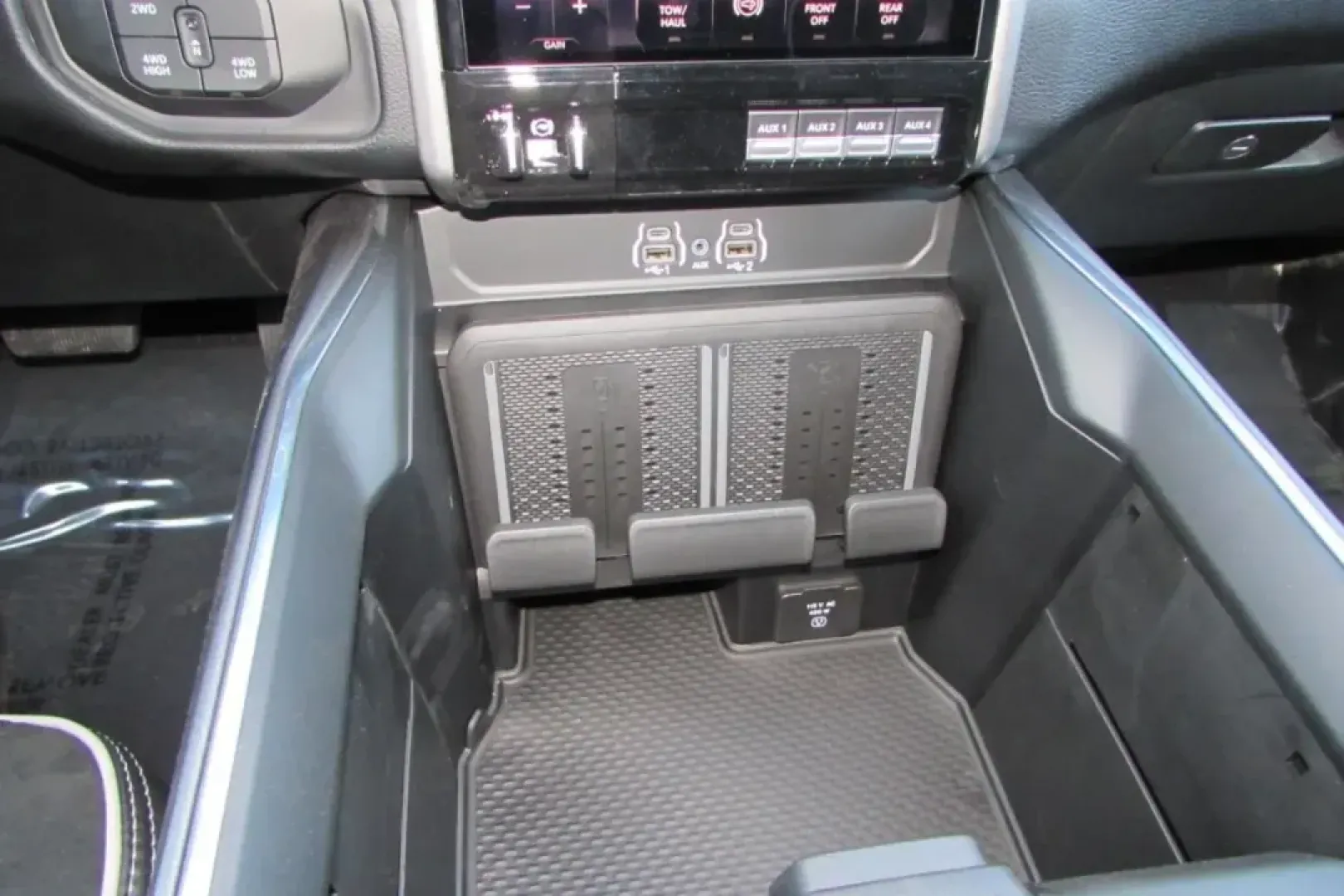 2025 /Black Leather Ram 2500 Laramie (3C63R5NL5SG) with an Other engine, Automatic transmission, located at 12830 Highway 21, De Soto, MO, 63020, (636) 337-7777, 38.153099, -90.573624 - **Discover Your Adventure with the 2025 Ram 2500 Laramie at Pettus CDJR DeSoto!**<br /> <br /> Are you ready to elevate your lifestyle with a vehicle that complements your daily routines and weekend adventures? Look no further than the stunning 2025 Ram 2500 Laramie, now available at Pettus CDJR DeS - Photo#6