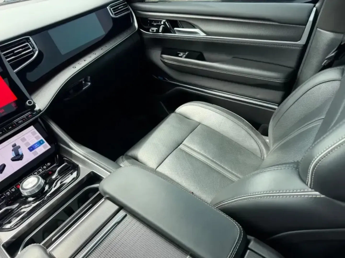 2024 /Global Black Leather Jeep Grand Wagoneer Series II (1C4SJVFP3RS) with an 3.0L I6 Hurricane HO Twin Turbo ESS engine, Automatic transmission, located at 970 Woodlawn Dr., Farmington, MO, 63640, (573) 431-7800, 37.825642, -90.468674 - Built for big weekends, long road trips, and everyday luxury family duty, this **2024 Jeep Grand Wagoneer Series II** is the kind of SUV that turns a simple drive into an event. Whether you're loading up for a lakeside getaway, shuttling kids and friends across town, or commuting in comfort from Far - Photo#20