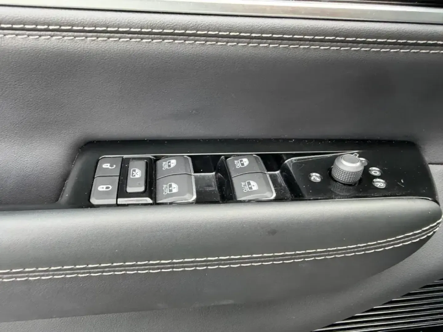 2024 /Global Black Leather Jeep Grand Wagoneer Series II (1C4SJVFP3RS) with an 3.0L I6 Hurricane HO Twin Turbo ESS engine, Automatic transmission, located at 970 Woodlawn Dr., Farmington, MO, 63640, (573) 431-7800, 37.825642, -90.468674 - Built for big weekends, long road trips, and everyday luxury family duty, this **2024 Jeep Grand Wagoneer Series II** is the kind of SUV that turns a simple drive into an event. Whether you're loading up for a lakeside getaway, shuttling kids and friends across town, or commuting in comfort from Far - Photo#21