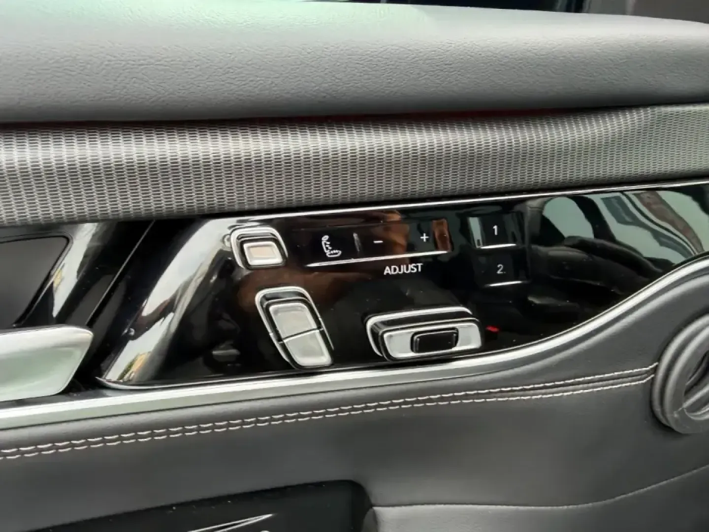 2024 /Global Black Leather Jeep Grand Wagoneer Series II (1C4SJVFP3RS) with an 3.0L I6 Hurricane HO Twin Turbo ESS engine, Automatic transmission, located at 970 Woodlawn Dr., Farmington, MO, 63640, (573) 431-7800, 37.825642, -90.468674 - Built for big weekends, long road trips, and everyday luxury family duty, this **2024 Jeep Grand Wagoneer Series II** is the kind of SUV that turns a simple drive into an event. Whether you're loading up for a lakeside getaway, shuttling kids and friends across town, or commuting in comfort from Far - Photo#22