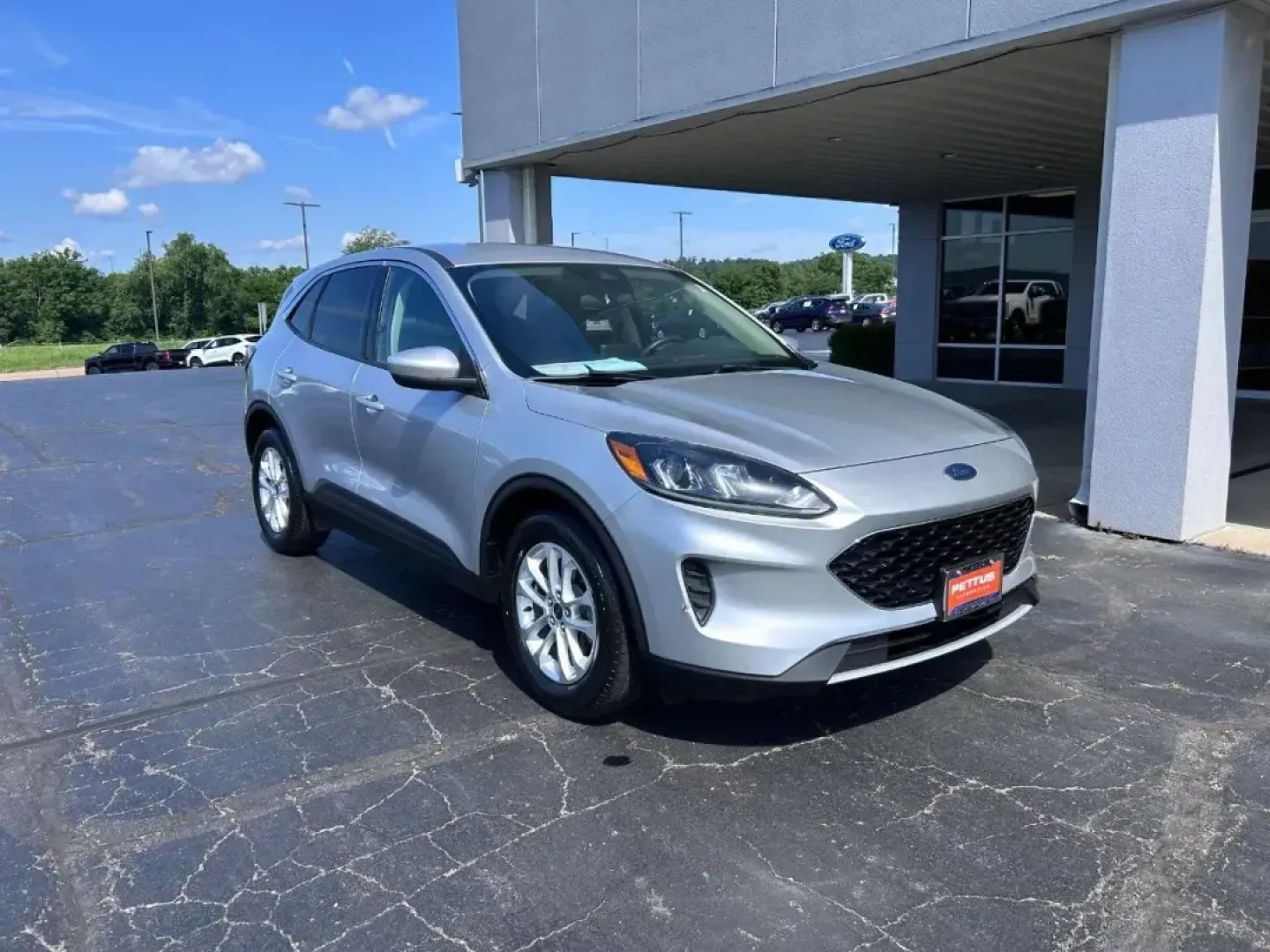 2020 /Dark Earth Gray Cloth Ford Escape SE (1FMCU0G60LU) with an 1.5L EcoBoost engine, Automatic transmission, located at 141 Commercial Dr, Fredericktown, MO, 63645, (573) 783-6432, 37.570087, -90.320648 - Embrace the freedom of the open road with the 2020 Ford Escape SE, a versatile SUV that perfectly complements your adventurous lifestyle. Whether you're commuting to work, taking the kids to school, or heading out for a weekend getaway, this vehicle is designed to keep up with your dynamic life. At - Photo#0