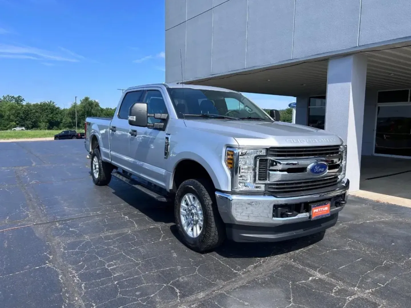2019 /Medium Earth Gray Cloth Ford F-250SD XLT (1FT7W2B64KE) with an 6.2L 2-Valve SOHC EFI NA V8 Flex-Fuel engine, located at 141 Commercial Dr, Fredericktown, MO, 63645, (573) 783-6432, 37.570087, -90.320648 - **Explore Adventure with the 2019 Ford F-250SD XLT at Pettus Ford Fredericktown!**<br /> <br /> Are you ready to elevate your adventures and tackle any challenge life throws your way? Whether you're a weekend warrior, an outdoor enthusiast, or a busy professional, the 2019 Ford F-250SD XLT is design - Photo#0