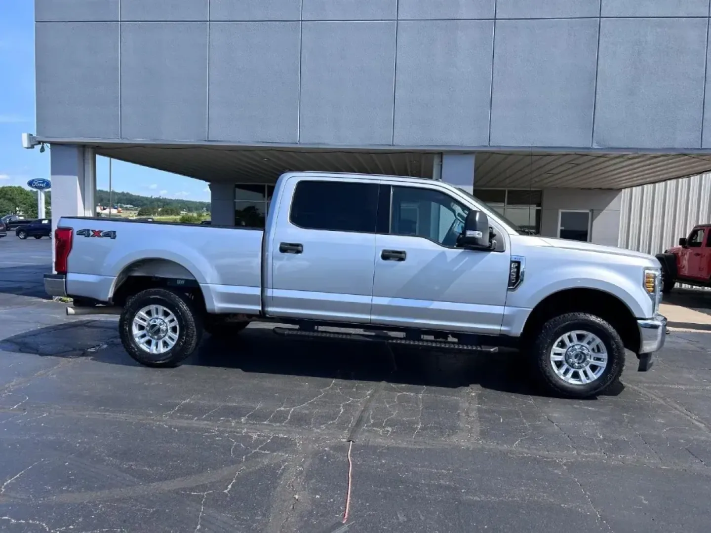 2019 /Medium Earth Gray Cloth Ford F-250SD XLT (1FT7W2B64KE) with an 6.2L 2-Valve SOHC EFI NA V8 Flex-Fuel engine, located at 141 Commercial Dr, Fredericktown, MO, 63645, (573) 783-6432, 37.570087, -90.320648 - **Explore Adventure with the 2019 Ford F-250SD XLT at Pettus Ford Fredericktown!**<br /> <br /> Are you ready to elevate your adventures and tackle any challenge life throws your way? Whether you're a weekend warrior, an outdoor enthusiast, or a busy professional, the 2019 Ford F-250SD XLT is design - Photo#1