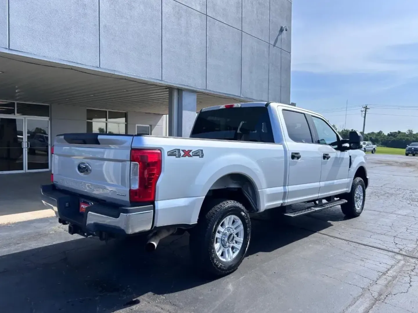 2019 /Medium Earth Gray Cloth Ford F-250SD XLT (1FT7W2B64KE) with an 6.2L 2-Valve SOHC EFI NA V8 Flex-Fuel engine, located at 141 Commercial Dr, Fredericktown, MO, 63645, (573) 783-6432, 37.570087, -90.320648 - **Explore Adventure with the 2019 Ford F-250SD XLT at Pettus Ford Fredericktown!**<br /> <br /> Are you ready to elevate your adventures and tackle any challenge life throws your way? Whether you're a weekend warrior, an outdoor enthusiast, or a busy professional, the 2019 Ford F-250SD XLT is design - Photo#2