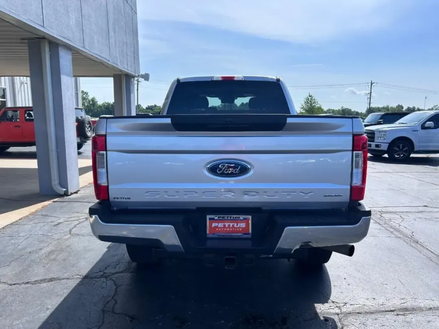 2019 /Medium Earth Gray Cloth Ford F-250SD XLT (1FT7W2B64KE) with an 6.2L 2-Valve SOHC EFI NA V8 Flex-Fuel engine, located at 141 Commercial Dr, Fredericktown, MO, 63645, (573) 783-6432, 37.570087, -90.320648 - **Explore Adventure with the 2019 Ford F-250SD XLT at Pettus Ford Fredericktown!**<br /> <br /> Are you ready to elevate your adventures and tackle any challenge life throws your way? Whether you're a weekend warrior, an outdoor enthusiast, or a busy professional, the 2019 Ford F-250SD XLT is design - Photo#3