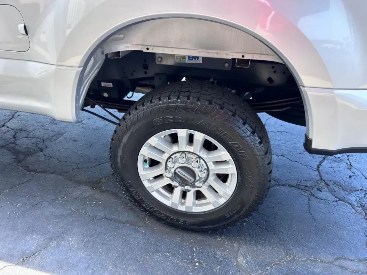 2019 /Medium Earth Gray Cloth Ford F-250SD XLT (1FT7W2B64KE) with an 6.2L 2-Valve SOHC EFI NA V8 Flex-Fuel engine, located at 141 Commercial Dr, Fredericktown, MO, 63645, (573) 783-6432, 37.570087, -90.320648 - **Explore Adventure with the 2019 Ford F-250SD XLT at Pettus Ford Fredericktown!**<br /> <br /> Are you ready to elevate your adventures and tackle any challenge life throws your way? Whether you're a weekend warrior, an outdoor enthusiast, or a busy professional, the 2019 Ford F-250SD XLT is design - Photo#5