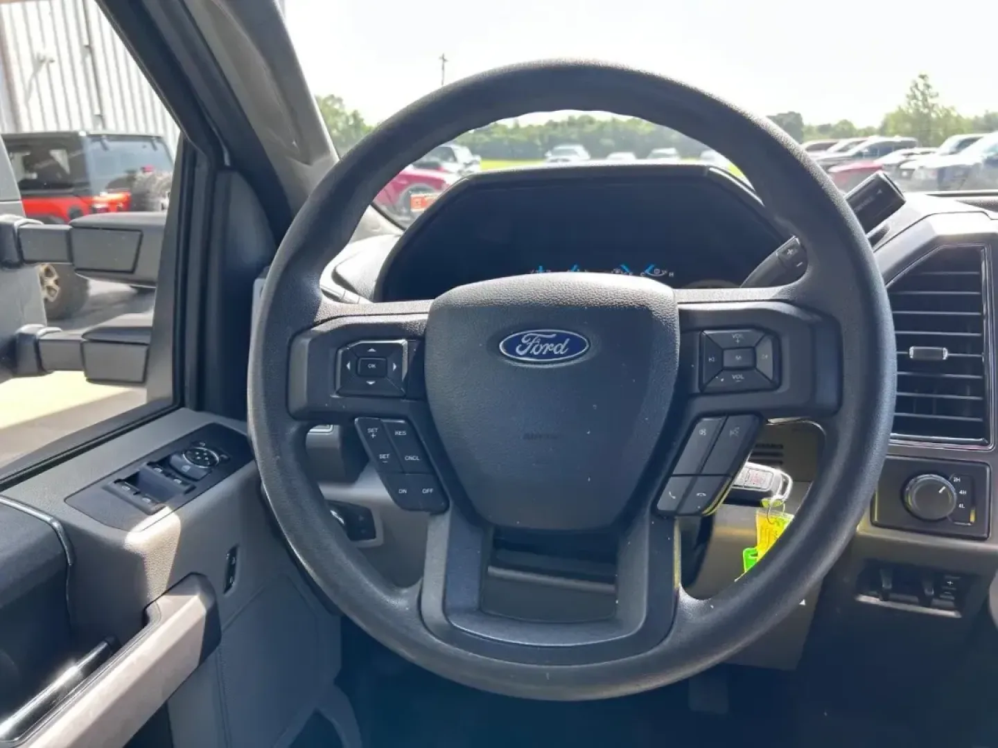 2019 /Medium Earth Gray Cloth Ford F-250SD XLT (1FT7W2B64KE) with an 6.2L 2-Valve SOHC EFI NA V8 Flex-Fuel engine, located at 141 Commercial Dr, Fredericktown, MO, 63645, (573) 783-6432, 37.570087, -90.320648 - **Explore Adventure with the 2019 Ford F-250SD XLT at Pettus Ford Fredericktown!**<br /> <br /> Are you ready to elevate your adventures and tackle any challenge life throws your way? Whether you're a weekend warrior, an outdoor enthusiast, or a busy professional, the 2019 Ford F-250SD XLT is design - Photo#10