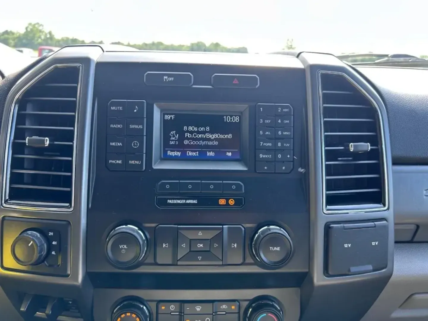2019 /Medium Earth Gray Cloth Ford F-250SD XLT (1FT7W2B64KE) with an 6.2L 2-Valve SOHC EFI NA V8 Flex-Fuel engine, located at 141 Commercial Dr, Fredericktown, MO, 63645, (573) 783-6432, 37.570087, -90.320648 - **Explore Adventure with the 2019 Ford F-250SD XLT at Pettus Ford Fredericktown!**<br /> <br /> Are you ready to elevate your adventures and tackle any challenge life throws your way? Whether you're a weekend warrior, an outdoor enthusiast, or a busy professional, the 2019 Ford F-250SD XLT is design - Photo#13