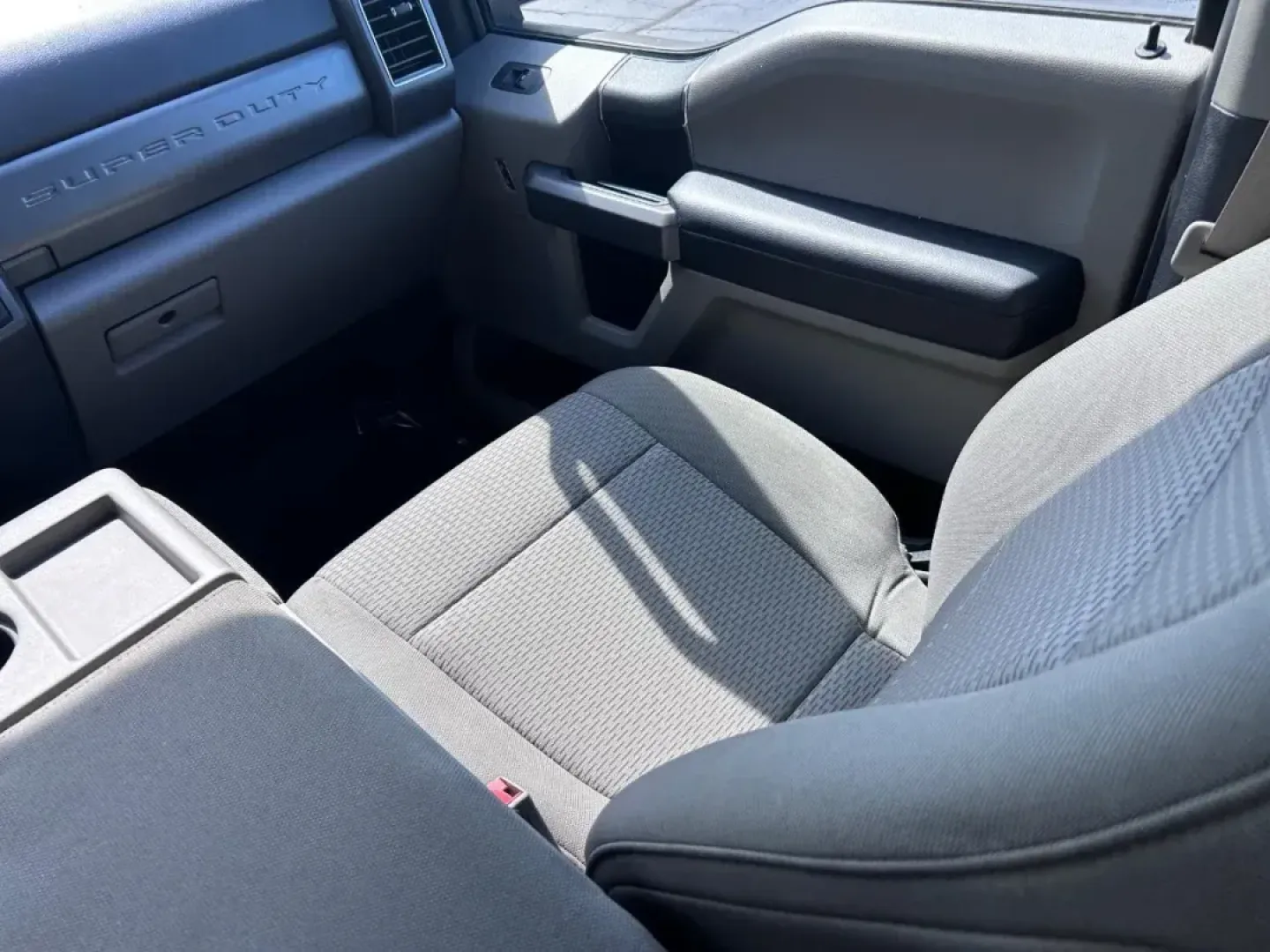 2019 /Medium Earth Gray Cloth Ford F-250SD XLT (1FT7W2B64KE) with an 6.2L 2-Valve SOHC EFI NA V8 Flex-Fuel engine, located at 141 Commercial Dr, Fredericktown, MO, 63645, (573) 783-6432, 37.570087, -90.320648 - **Explore Adventure with the 2019 Ford F-250SD XLT at Pettus Ford Fredericktown!**<br /> <br /> Are you ready to elevate your adventures and tackle any challenge life throws your way? Whether you're a weekend warrior, an outdoor enthusiast, or a busy professional, the 2019 Ford F-250SD XLT is design - Photo#15