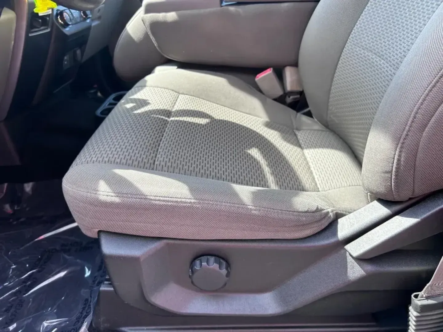 2019 /Medium Earth Gray Cloth Ford F-250SD XLT (1FT7W2B64KE) with an 6.2L 2-Valve SOHC EFI NA V8 Flex-Fuel engine, located at 141 Commercial Dr, Fredericktown, MO, 63645, (573) 783-6432, 37.570087, -90.320648 - **Explore Adventure with the 2019 Ford F-250SD XLT at Pettus Ford Fredericktown!**<br /> <br /> Are you ready to elevate your adventures and tackle any challenge life throws your way? Whether you're a weekend warrior, an outdoor enthusiast, or a busy professional, the 2019 Ford F-250SD XLT is design - Photo#17