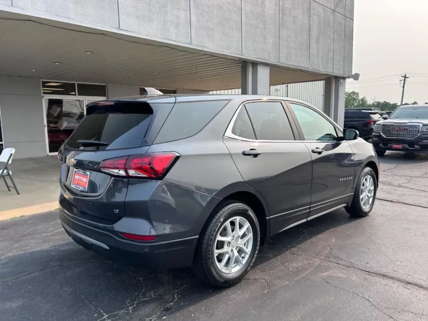 2022 /Jet Black Cloth Chevrolet Equinox LT (3GNAXKEVXNS) with an 1.5L Turbo DOHC 4-cylinder / SIDI / VVT engine, Automatic transmission, located at 141 Commercial Dr, Fredericktown, MO, 63645, (573) 783-6432, 37.570087, -90.320648 - **Discover Your Next Adventure with the 2022 Chevrolet Equinox at Pettus Ford Fredericktown!**<br /> <br /> If you're in the market for a versatile SUV that perfectly balances style, comfort, and practicality, look no further than the 2022 Chevrolet Equinox LT. Ideal for growing families, commuters, - Photo#2