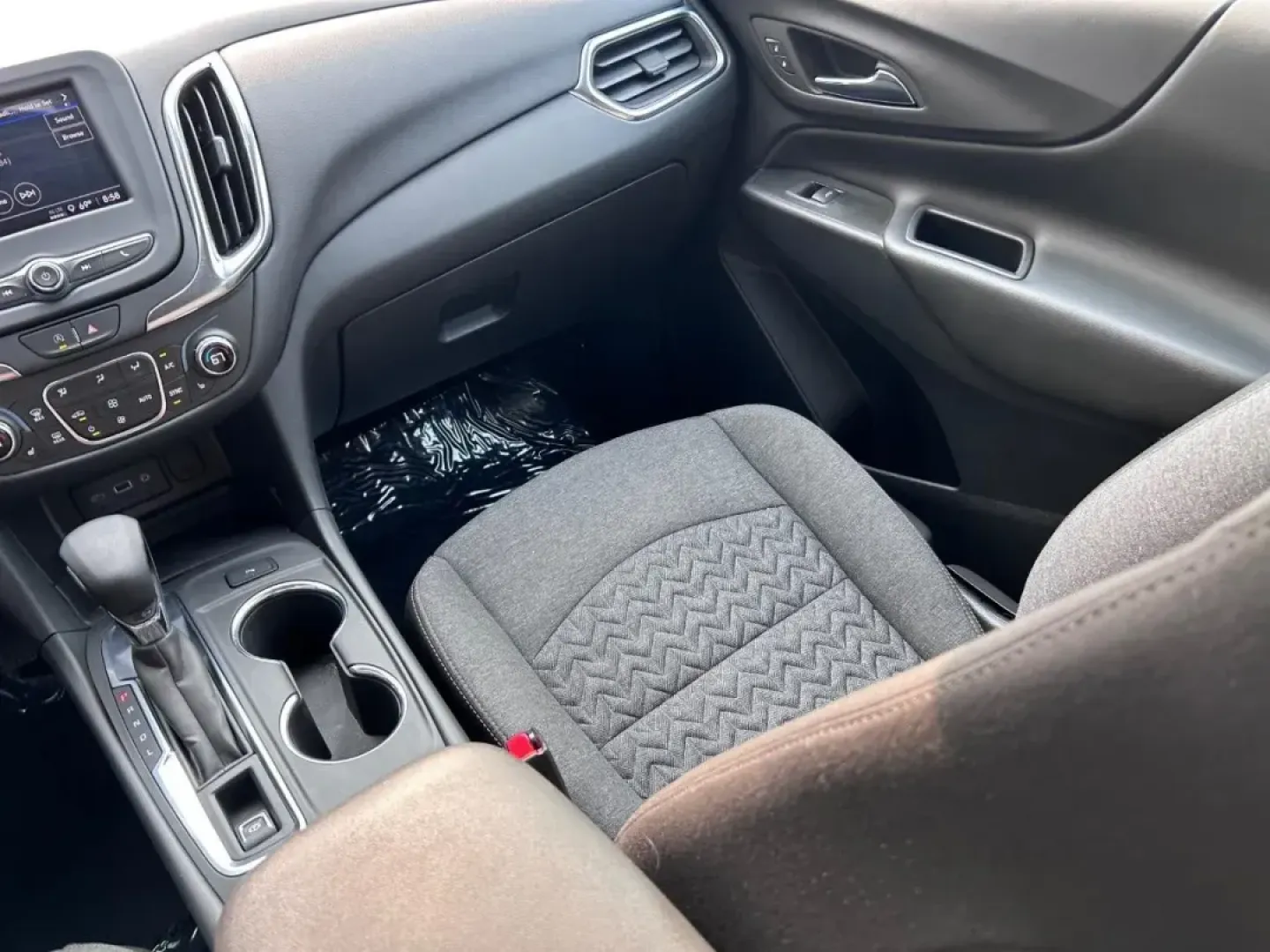 2022 /Jet Black Cloth Chevrolet Equinox LT (3GNAXKEVXNS) with an 1.5L Turbo DOHC 4-cylinder / SIDI / VVT engine, Automatic transmission, located at 141 Commercial Dr, Fredericktown, MO, 63645, (573) 783-6432, 37.570087, -90.320648 - **Discover Your Next Adventure with the 2022 Chevrolet Equinox at Pettus Ford Fredericktown!**<br /> <br /> If you're in the market for a versatile SUV that perfectly balances style, comfort, and practicality, look no further than the 2022 Chevrolet Equinox LT. Ideal for growing families, commuters, - Photo#17
