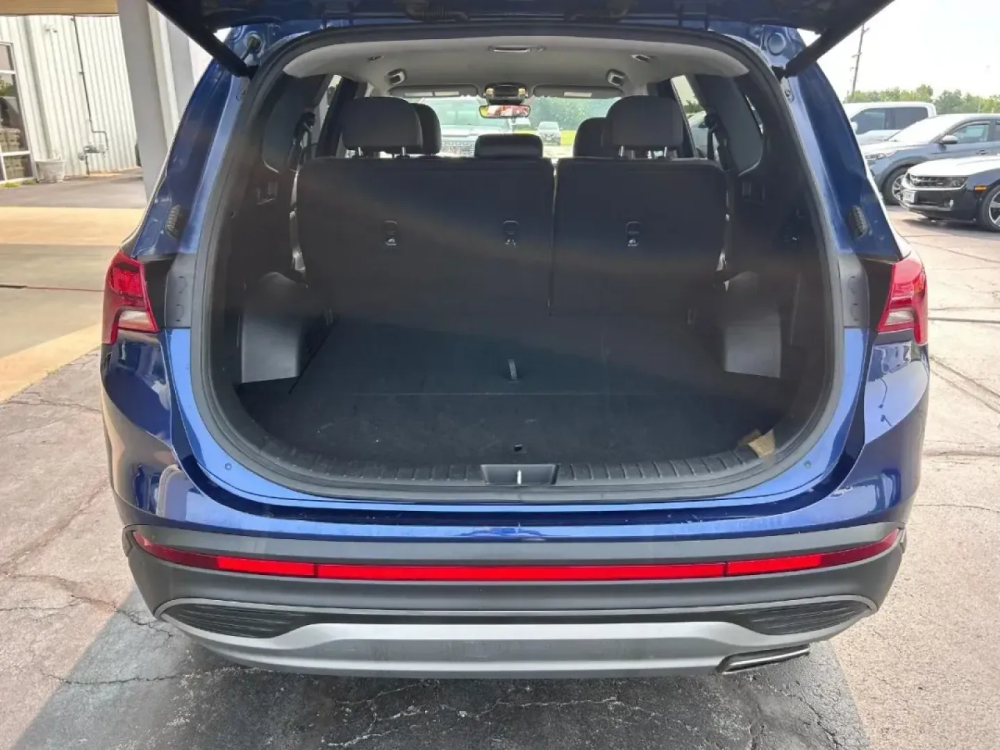 2023 /Gray Cloth Hyundai Santa Fe SEL (5NMS2DAJ2PH) with an 2.5L GDI MPI DOHC 16-Valve I4 engine, Automatic transmission, located at 141 Commercial Dr, Fredericktown, MO, 63645, (573) 783-6432, 37.570087, -90.320648 - **Experience Adventure in Style with the 2023 Hyundai Santa Fe SEL at Pettus Ford Fredericktown!**<br /> <br /> Are you ready to elevate your daily commute or weekend escapades? The 2023 Hyundai Santa Fe SEL is the perfect blend of comfort, style, and versatility, making it an exceptional choice for - Photo#4