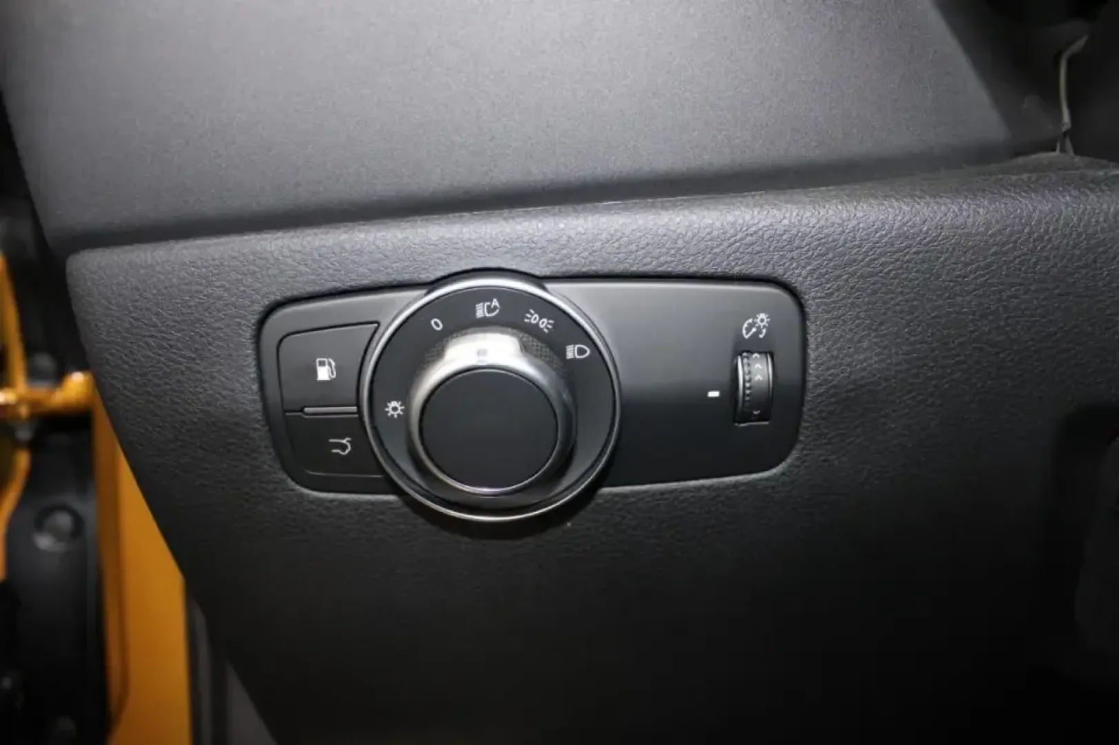 2024 /Black Dodge Hornet R/T Plus (ZACPDFDW7R3) with an 1.3L L4 DOHC 16V HYBRID engine, Automatic transmission, located at 12830 Highway 21, De Soto, MO, 63020, (636) 337-7777, 38.153099, -90.573624 - Discover the perfect blend of power, efficiency, and versatility with the 2024 Dodge Hornet R/T Plus, a stunning SUV that transforms the everyday commute into an extraordinary journey. Whether you're navigating the bustling streets of De Soto or embarking on weekend adventures to nearby attractions, - Photo#15