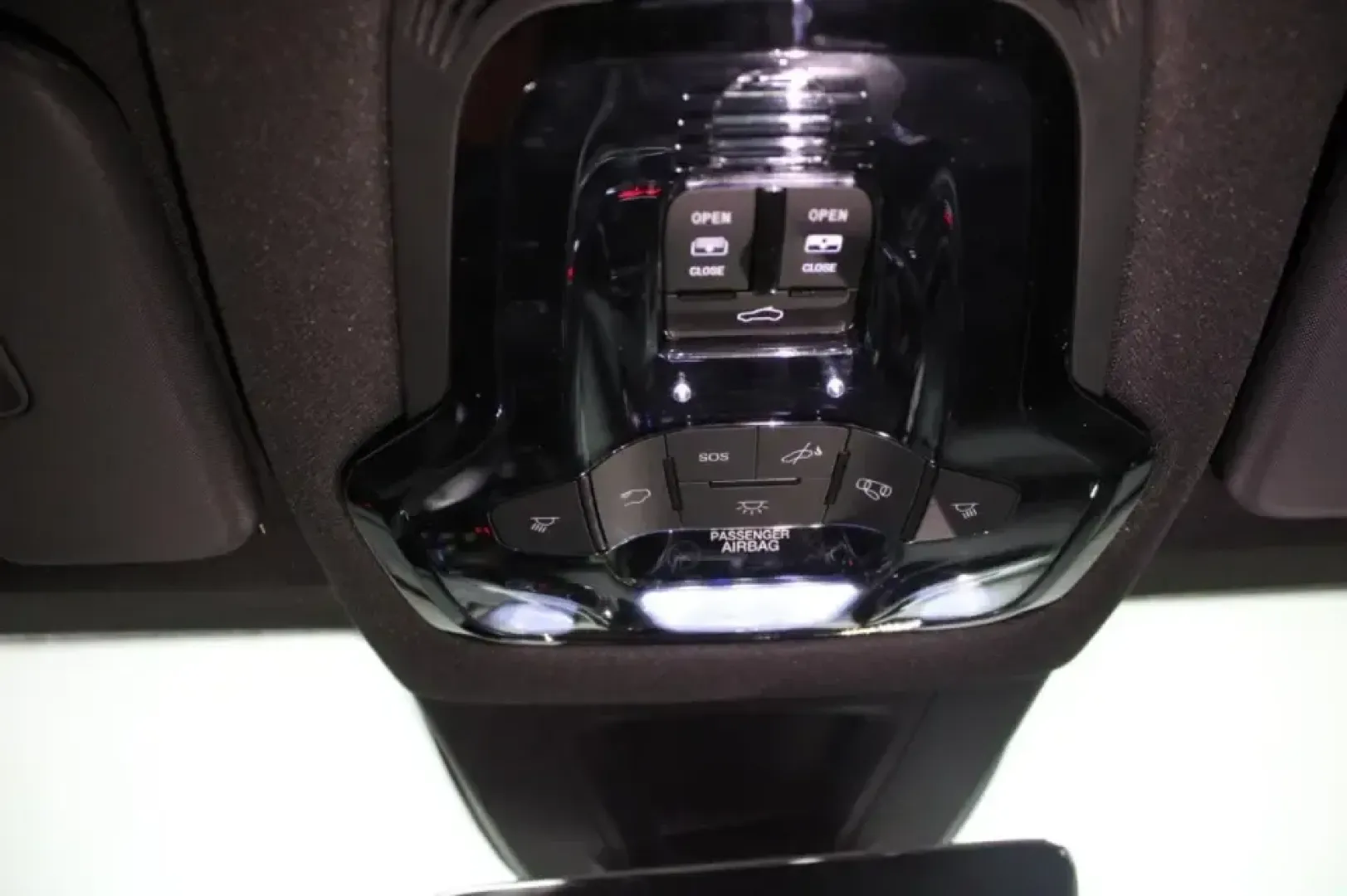 2024 /Black Dodge Hornet R/T Plus (ZACPDFDW7R3) with an 1.3L L4 DOHC 16V HYBRID engine, Automatic transmission, located at 12830 Highway 21, De Soto, MO, 63020, (636) 337-7777, 38.153099, -90.573624 - Discover the perfect blend of power, efficiency, and versatility with the 2024 Dodge Hornet R/T Plus, a stunning SUV that transforms the everyday commute into an extraordinary journey. Whether you're navigating the bustling streets of De Soto or embarking on weekend adventures to nearby attractions, - Photo#20