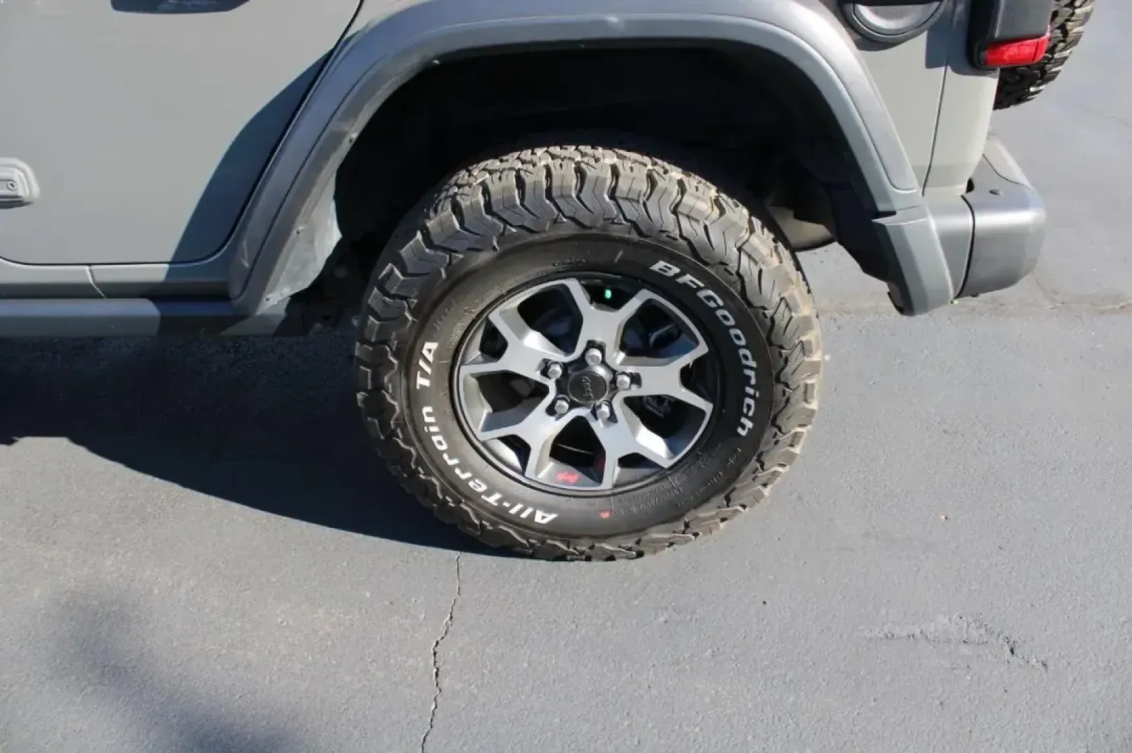 2021 /Black Cloth Jeep Wrangler Unlimited Rubicon (1C4HJXFG1MW) with an 3.6L V6 engine, located at 970 Woodlawn Dr., Farmington, MO, 63640, (573) 431-7800, 37.825642, -90.468674 - Explore the great outdoors and tackle your next adventure in this stunning 2021 Jeep Wrangler Unlimited Rubicon, now available at Pettus CDJR Farmington! Whether you're embarking on a weekend getaway, navigating through rugged terrains, or just cruising around town, this vehicle combines comfort, ca - Photo#4