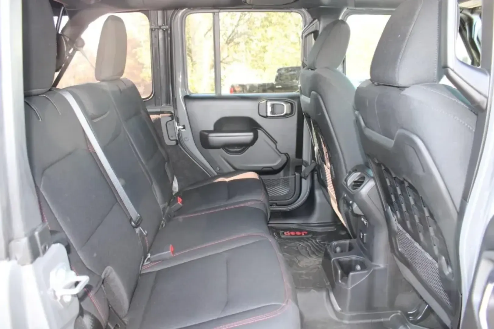 2021 /Black Cloth Jeep Wrangler Unlimited Rubicon (1C4HJXFG1MW) with an 3.6L V6 engine, located at 970 Woodlawn Dr., Farmington, MO, 63640, (573) 431-7800, 37.825642, -90.468674 - Explore the great outdoors and tackle your next adventure in this stunning 2021 Jeep Wrangler Unlimited Rubicon, now available at Pettus CDJR Farmington! Whether you're embarking on a weekend getaway, navigating through rugged terrains, or just cruising around town, this vehicle combines comfort, ca - Photo#7