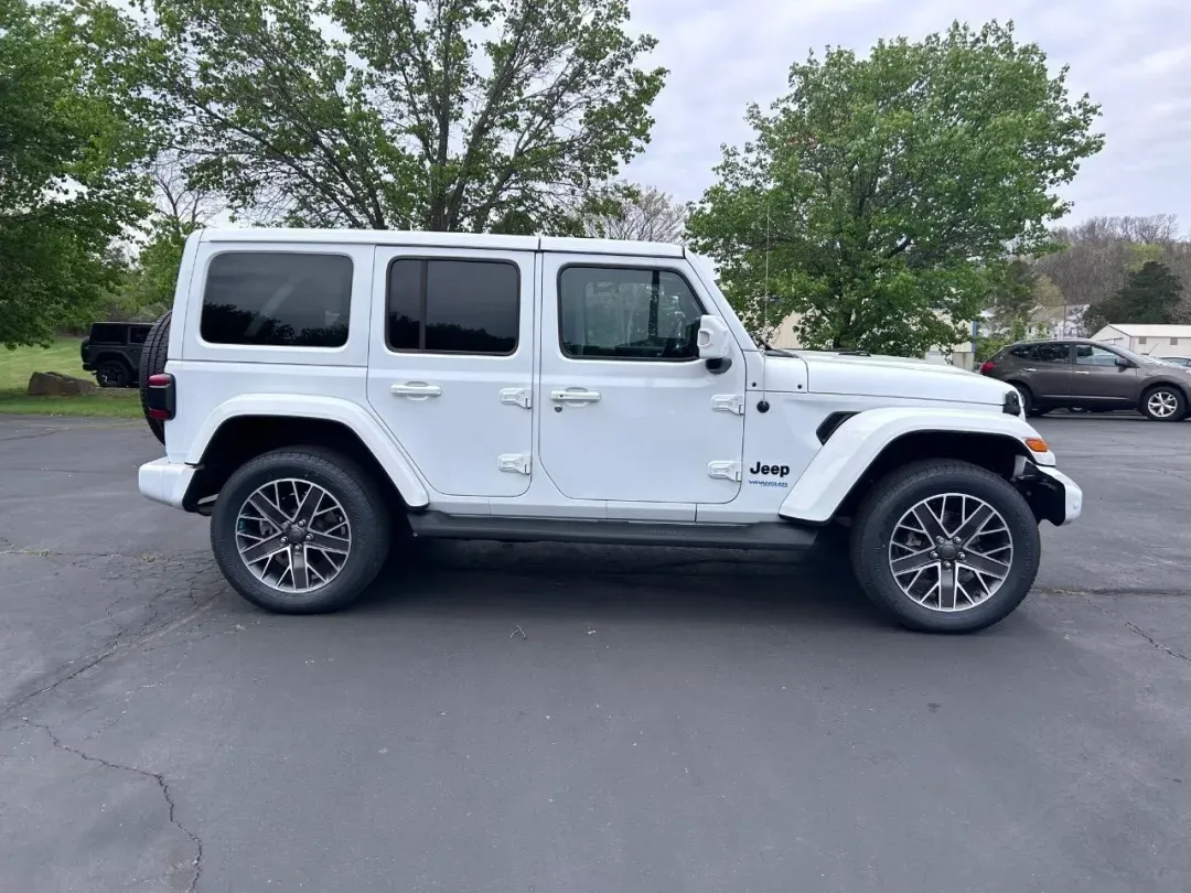 photo of 2022 Jeep Wrangler Unlimited Sahara High Altitude 4xe