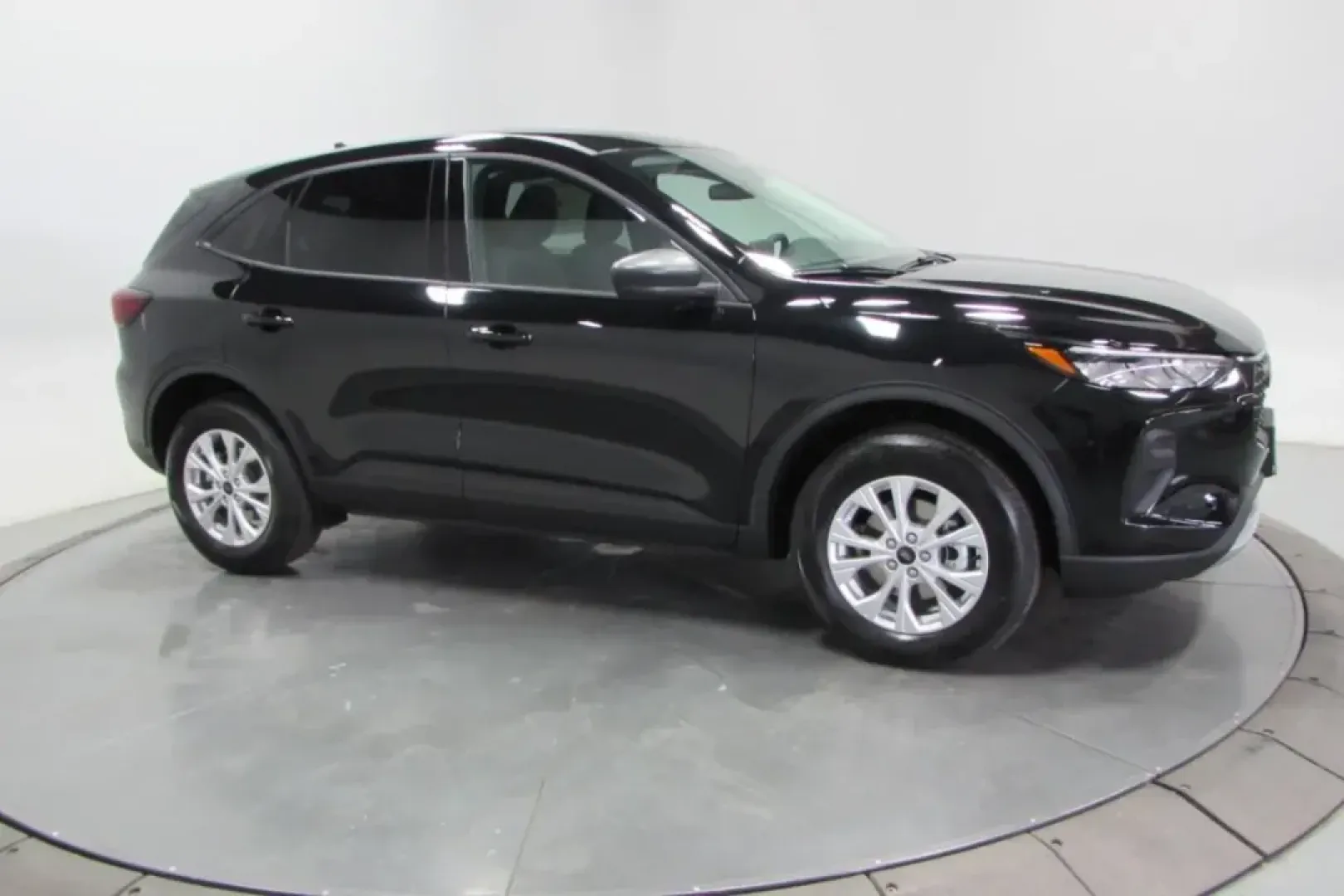 2025 /Space Gray Cloth Ford Escape Active (1FMCU9GN3SU) with an 1.5L EcoBoost engine, Automatic transmission, located at 12836 Highway 21, De Soto, MO, 63020, (636) 337-7777, 38.151867, -90.575615 - **Unleash Adventure in the 2025 Ford Escape: Your Perfect SUV Awaits at Pettus Ford De Soto!**<br /> <br /> Are you ready to elevate your daily commute or embark on weekend adventures with family and friends? The 2025 Ford Escape is here to meet your every need, combining sleek looks, advanced techn - Photo#3