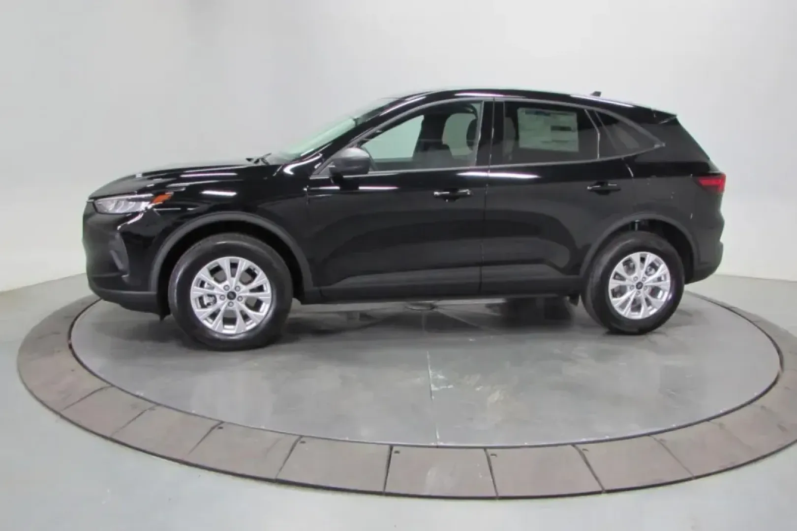 2025 /Space Gray Cloth Ford Escape Active (1FMCU9GN3SU) with an 1.5L EcoBoost engine, Automatic transmission, located at 12836 Highway 21, De Soto, MO, 63020, (636) 337-7777, 38.151867, -90.575615 - **Unleash Adventure in the 2025 Ford Escape: Your Perfect SUV Awaits at Pettus Ford De Soto!**<br /> <br /> Are you ready to elevate your daily commute or embark on weekend adventures with family and friends? The 2025 Ford Escape is here to meet your every need, combining sleek looks, advanced techn - Photo#4