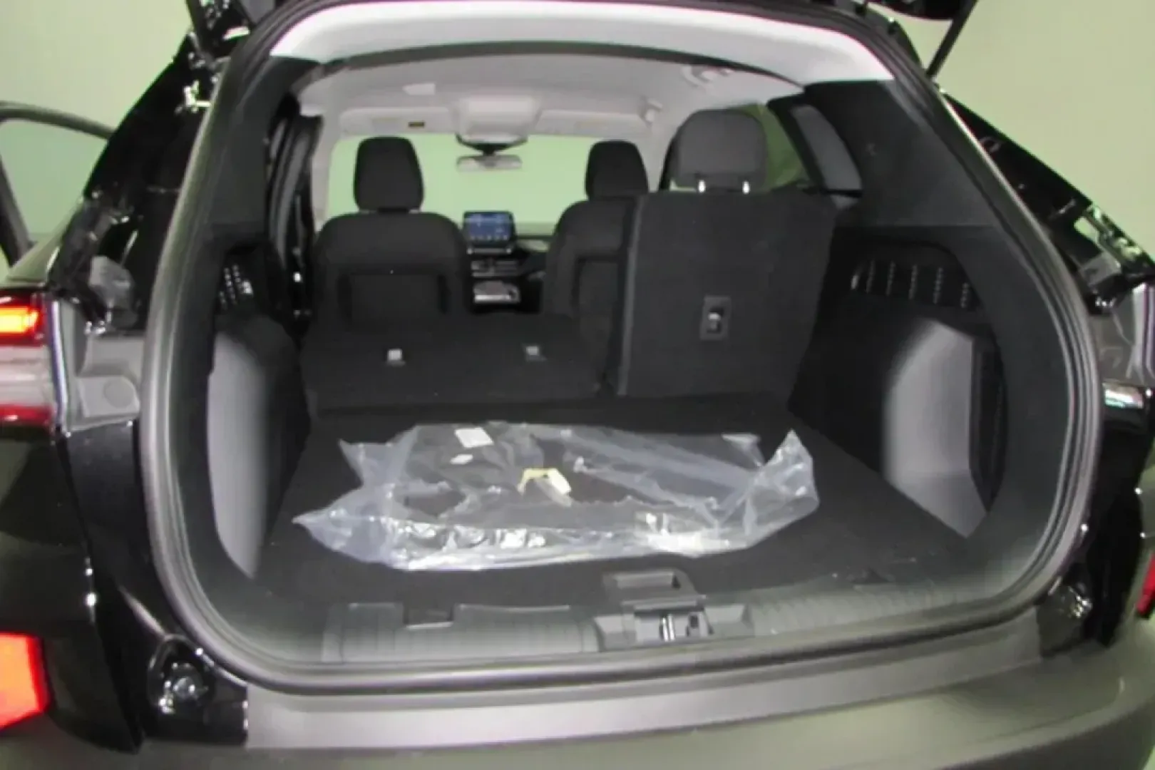 2025 /Space Gray Cloth Ford Escape Active (1FMCU9GN3SU) with an 1.5L EcoBoost engine, Automatic transmission, located at 12836 Highway 21, De Soto, MO, 63020, (636) 337-7777, 38.151867, -90.575615 - **Unleash Adventure in the 2025 Ford Escape: Your Perfect SUV Awaits at Pettus Ford De Soto!**<br /> <br /> Are you ready to elevate your daily commute or embark on weekend adventures with family and friends? The 2025 Ford Escape is here to meet your every need, combining sleek looks, advanced techn - Photo#26
