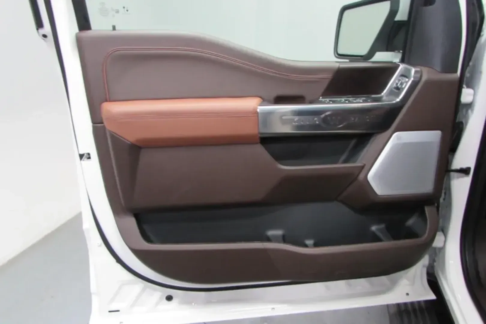 2025 /Java Leather Ford F-150 King Ranch (1FTFW6LD5SF) with an 3.5L V6 Turbocharged engine, located at 12836 Highway 21, De Soto, MO, 63020, (636) 337-7777, 38.151867, -90.575615 - **Unleash Adventure with the 2025 Ford F-150 King Ranch Now Available at Pettus Ford De Soto!**<br /> <br /> Are you ready to elevate your outdoor adventures or conquer your daily commute with style and power? Look no further than the stunning 2025 Ford F-150 King Ranch, available now at Pettus For - Photo#15