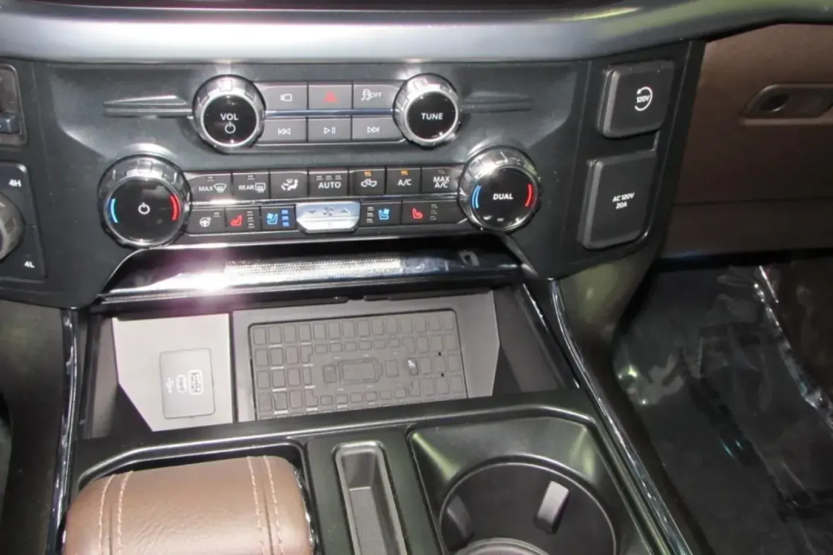 2025 /Java Leather Ford F-150 King Ranch (1FTFW6LD5SF) with an 3.5L V6 Turbocharged engine, located at 12836 Highway 21, De Soto, MO, 63020, (636) 337-7777, 38.151867, -90.575615 - **Unleash Adventure with the 2025 Ford F-150 King Ranch Now Available at Pettus Ford De Soto!**<br /> <br /> Are you ready to elevate your outdoor adventures or conquer your daily commute with style and power? Look no further than the stunning 2025 Ford F-150 King Ranch, available now at Pettus For - Photo#25
