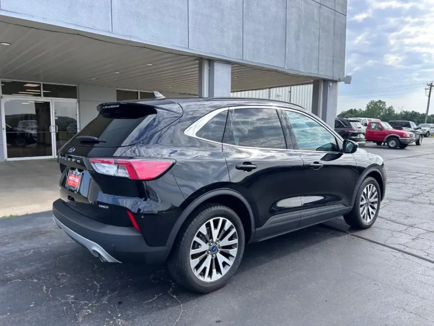 2022 /Ebony Leather Ford Escape Hybrid Titanium (1FMCU9DZ5NU) with an 2.5L iVCT Atkinson Cycle I-4 Hybrid engine, Automatic transmission, located at 141 Commercial Dr, Fredericktown, MO, 63645, (573) 783-6432, 37.570087, -90.320648 - USED 2022 Ford Escape Hybrid Titanium from Pettus Ford Fredericktown, Fredericktown MO. - Photo#2