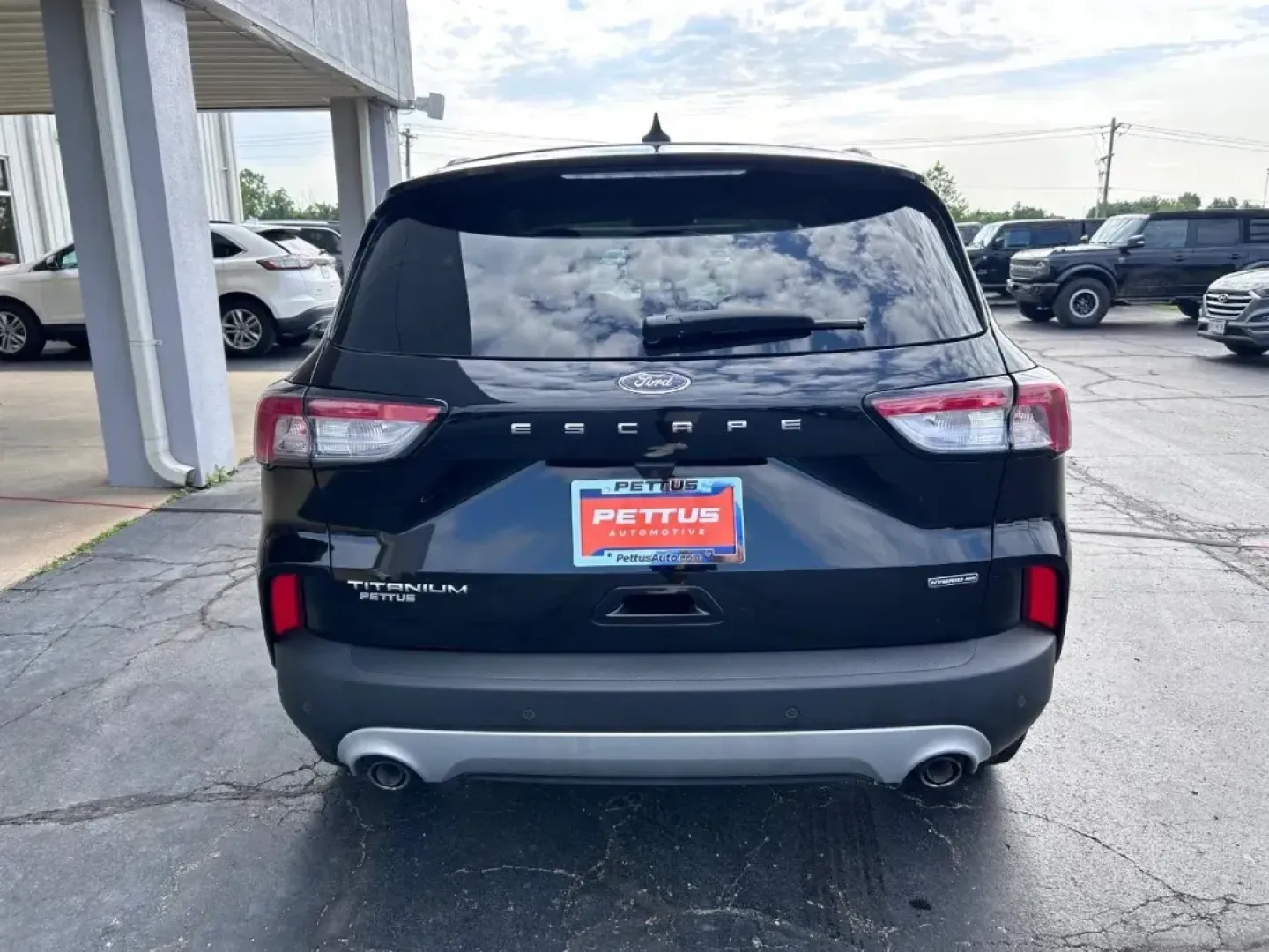 2022 /Ebony Leather Ford Escape Hybrid Titanium (1FMCU9DZ5NU) with an 2.5L iVCT Atkinson Cycle I-4 Hybrid engine, Automatic transmission, located at 141 Commercial Dr, Fredericktown, MO, 63645, (573) 783-6432, 37.570087, -90.320648 - USED 2022 Ford Escape Hybrid Titanium from Pettus Ford Fredericktown, Fredericktown MO. - Photo#3