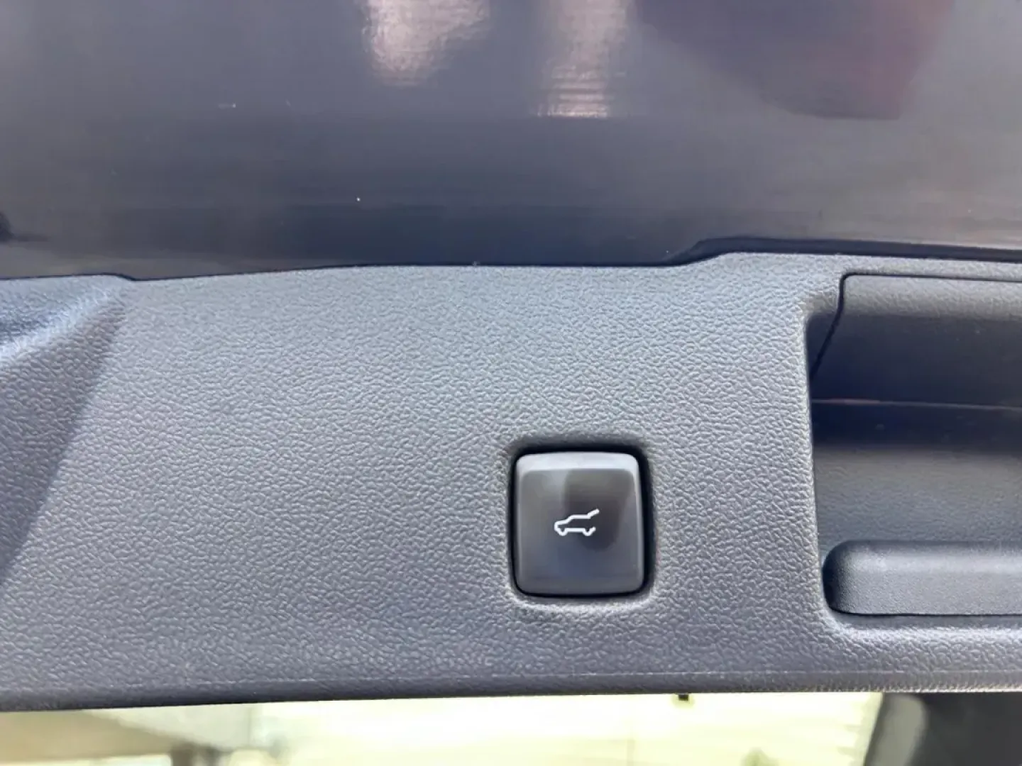 2022 /Ebony Leather Ford Escape Hybrid Titanium (1FMCU9DZ5NU) with an 2.5L iVCT Atkinson Cycle I-4 Hybrid engine, Automatic transmission, located at 141 Commercial Dr, Fredericktown, MO, 63645, (573) 783-6432, 37.570087, -90.320648 - USED 2022 Ford Escape Hybrid Titanium from Pettus Ford Fredericktown, Fredericktown MO. - Photo#5