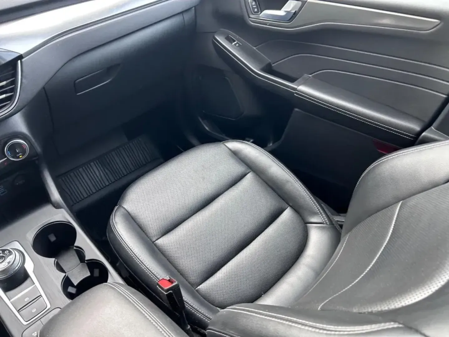 2022 /Ebony Leather Ford Escape Hybrid Titanium (1FMCU9DZ5NU) with an 2.5L iVCT Atkinson Cycle I-4 Hybrid engine, Automatic transmission, located at 141 Commercial Dr, Fredericktown, MO, 63645, (573) 783-6432, 37.570087, -90.320648 - USED 2022 Ford Escape Hybrid Titanium from Pettus Ford Fredericktown, Fredericktown MO. - Photo#17