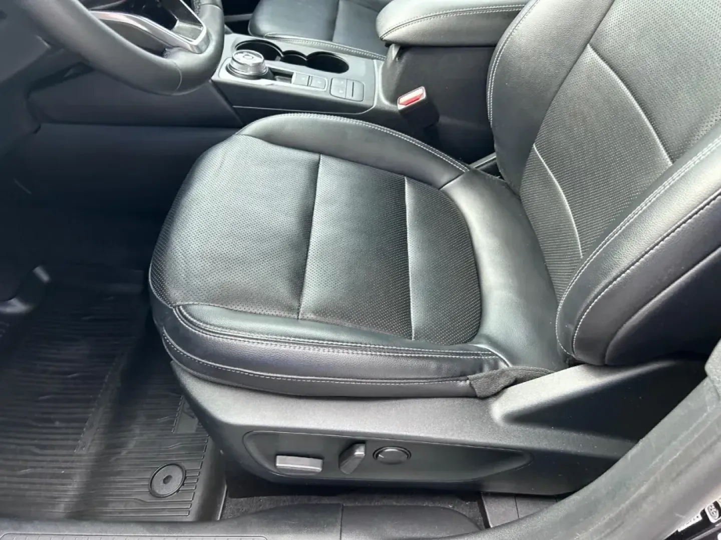 2022 /Ebony Leather Ford Escape Hybrid Titanium (1FMCU9DZ5NU) with an 2.5L iVCT Atkinson Cycle I-4 Hybrid engine, Automatic transmission, located at 141 Commercial Dr, Fredericktown, MO, 63645, (573) 783-6432, 37.570087, -90.320648 - USED 2022 Ford Escape Hybrid Titanium from Pettus Ford Fredericktown, Fredericktown MO. - Photo#20