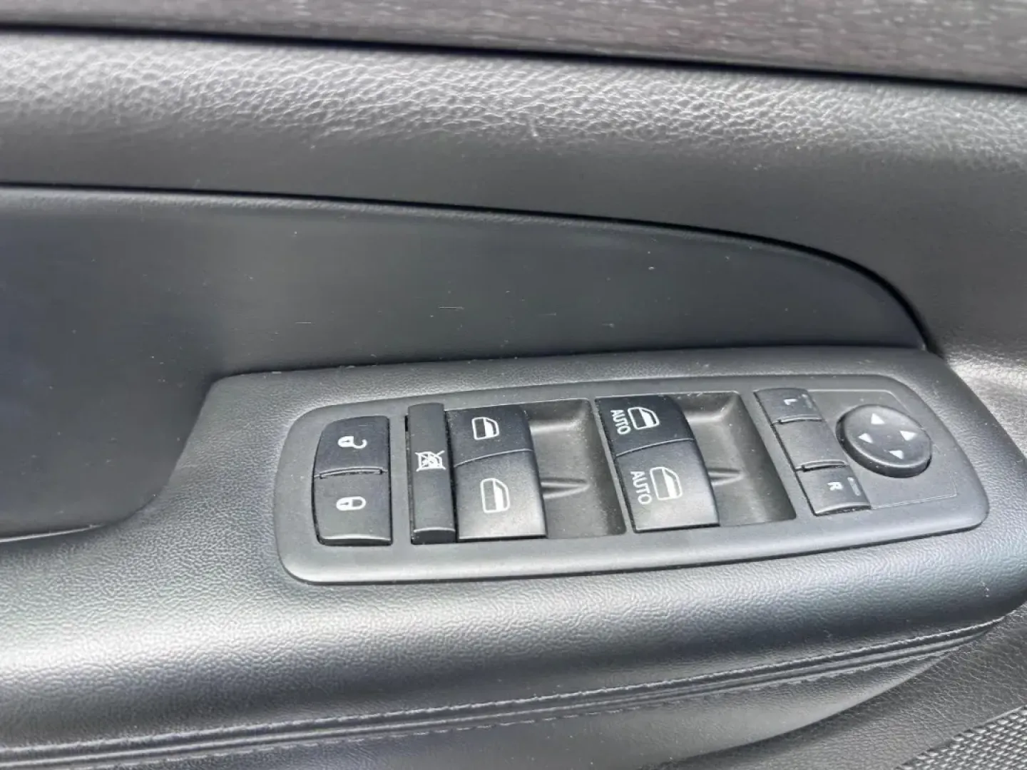 2018 /Black Suede Jeep Grand Cherokee Altitude (1C4RJFAG1JC) with an 3.6L V6 24V VVT UPG I engine, Automatic transmission, located at 970 Woodlawn Dr., Farmington, MO, 63640, (573) 431-7800, 37.825642, -90.468674 - Unlock the ultimate adventure with our stunning 2018 Jeep Grand Cherokee Altitude, perfect for those who crave both versatility and comfort in their daily life. Whether you're navigating the bustling streets of Farmington, MO, or exploring the scenic trails of the Ozarks, this SUV is designed to ele - Photo#16