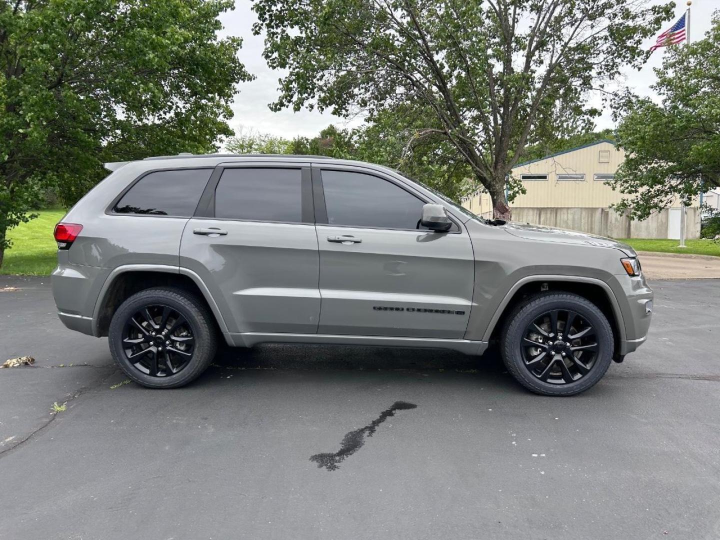 2022 /Black Suede Jeep Grand Cherokee WK Laredo X (1C4RJFAG9NC) with an 3.6L V6 24V VVT UPG I engine, located at 970 Woodlawn Dr., Farmington, MO, 63640, (573) 431-7800, 37.825642, -90.468674 - USED 2022 Jeep Grand Cherokee WK Laredo X from Pettus CDJR Farmington, Farmington MO. - Photo#1