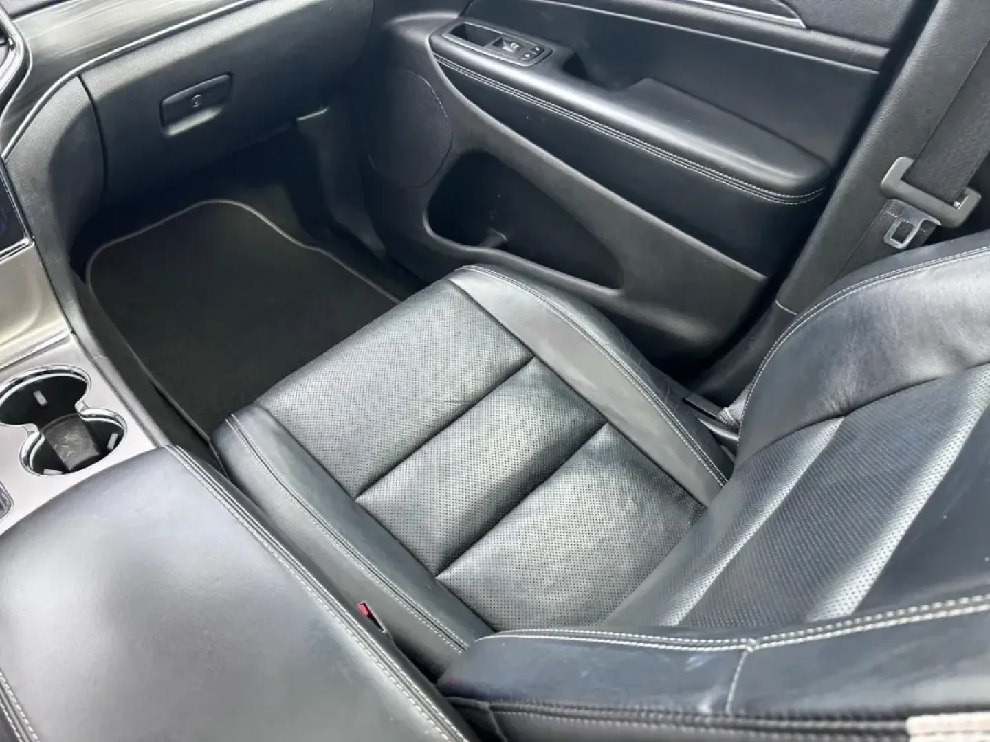 2021 /Black Leather Jeep Grand Cherokee 80th Anniversary Edition (1C4RJFBG4MC) with an 3.6L V6 24V VVT UPG I engine, Automatic transmission, located at 970 Woodlawn Dr., Farmington, MO, 63640, (573) 431-7800, 37.825642, -90.468674 - **Adventure Awaits: Experience the 2021 Jeep Grand Cherokee 80th Anniversary Edition at Pettus CDJR Farmington!**<br /> <br /> Are you ready to elevate your lifestyle with a vehicle that seamlessly blends luxury, capability, and technology? Look no further than this stunning 2021 Jeep Grand Cherokee - Photo#17