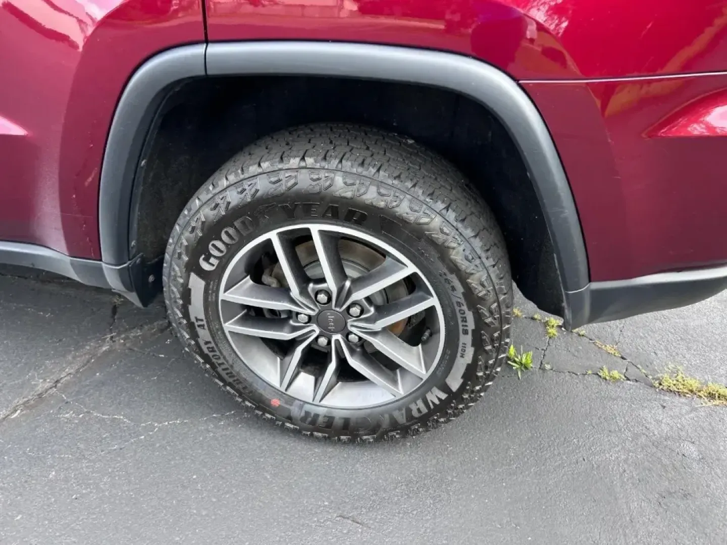 2022 /Black Leather Jeep Grand Cherokee Limited (1C4RJFBG4NC) with an 3.6L V6 24V VVT UPG I engine, 8A transmission, located at 970 Woodlawn Dr., Farmington, MO, 63640, (573) 431-7800, 37.825642, -90.468674 - Discover the adventure-ready, family-friendly 2022 Jeep Grand Cherokee WK Limited, a versatile SUV designed to elevate your lifestyle in Farmington, MO. This stunning vehicle, finished in a captivating Velvet Red Pearlcoat with a luxurious black leather interior, is perfect for everything from weeke - Photo#6
